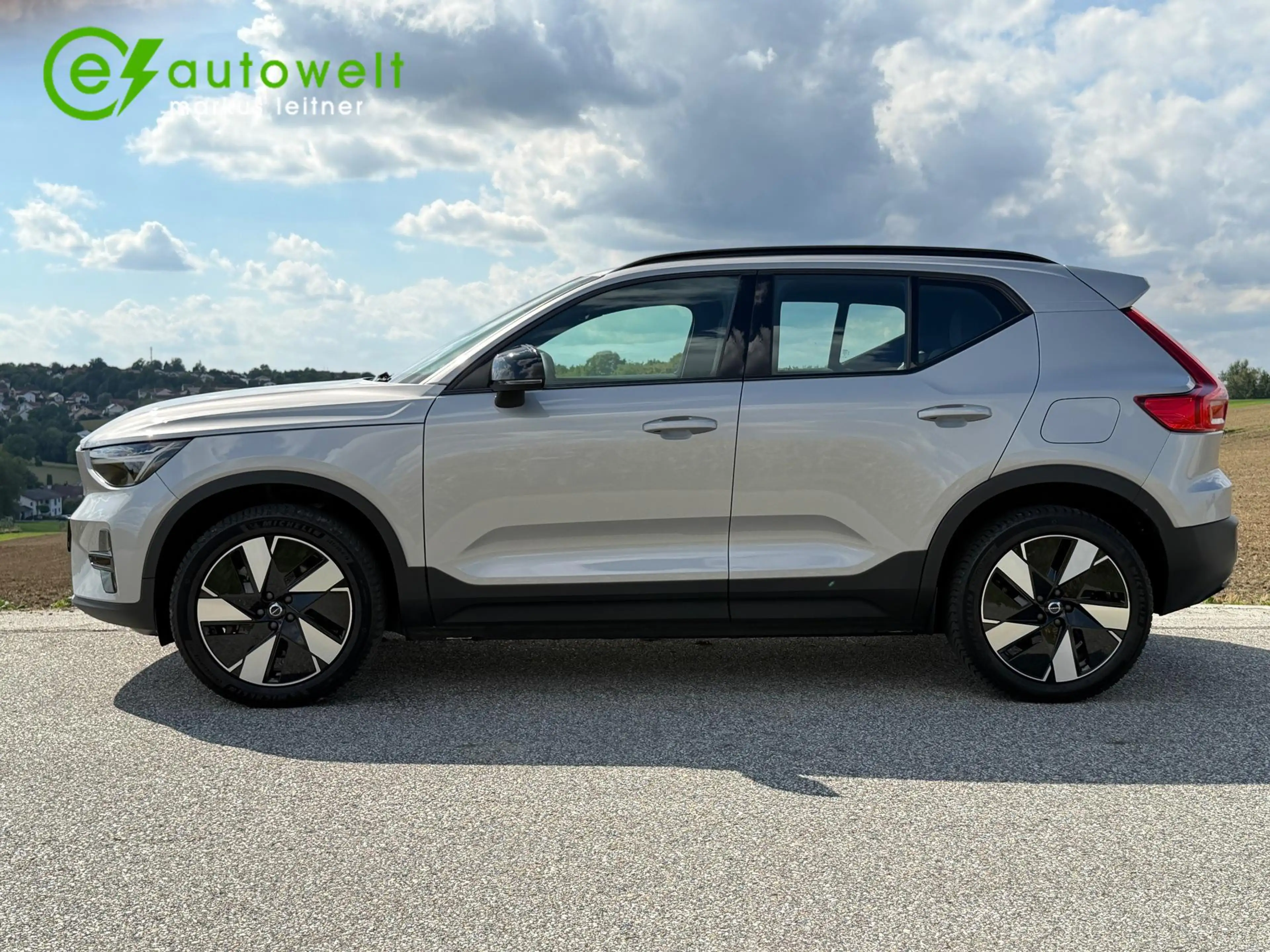 Volvo XC40 Plus Extended Range 82kWh Twin Motor Pilot RFK — photo 7