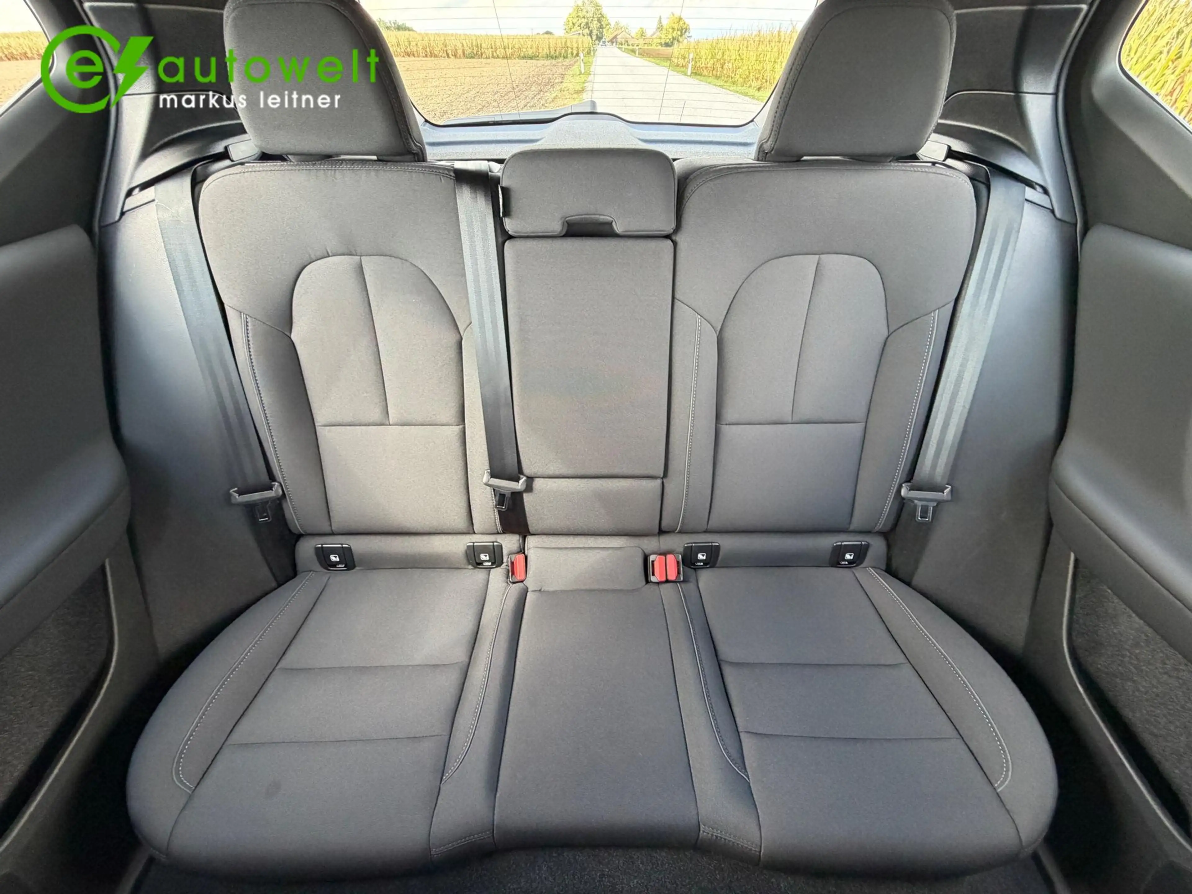Volvo XC40 Plus Extended Range 82kWh Twin Motor Pilot RFK — photo 11