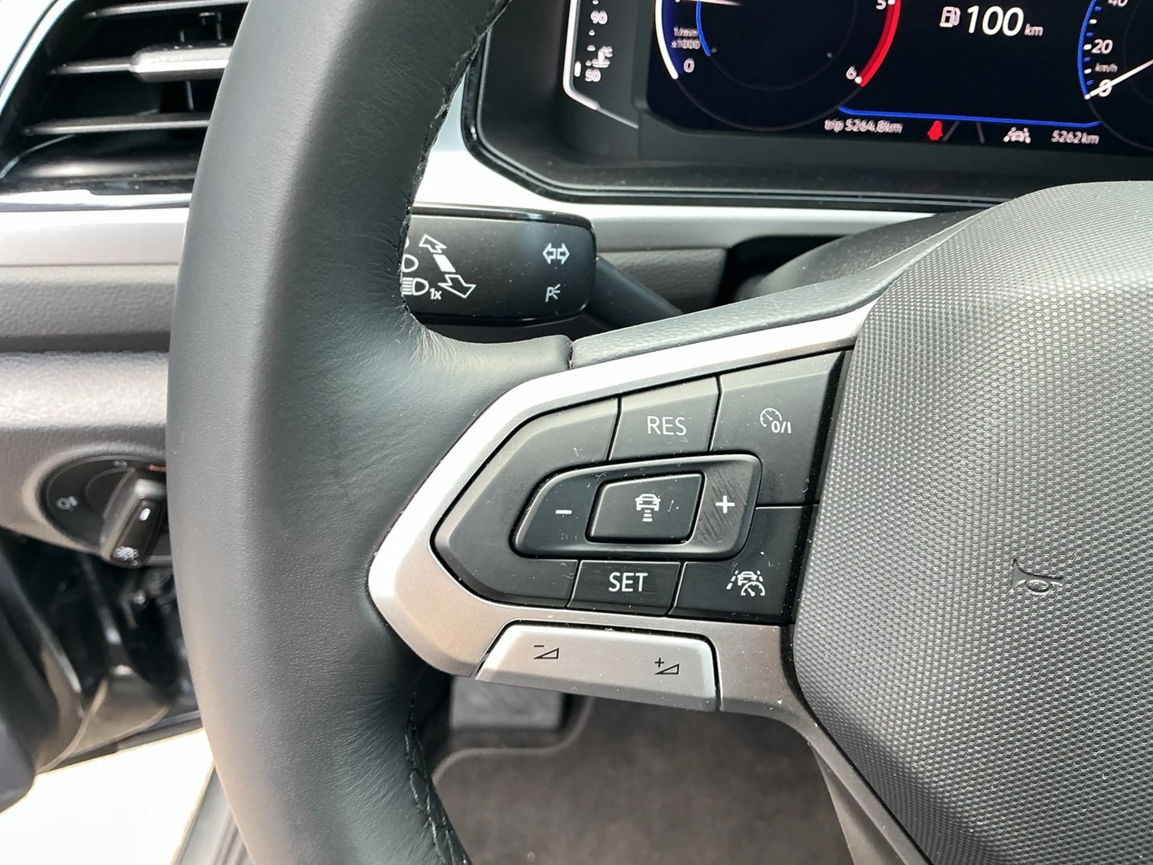 Volkswagen T-Roc Friends TDI — photo 14