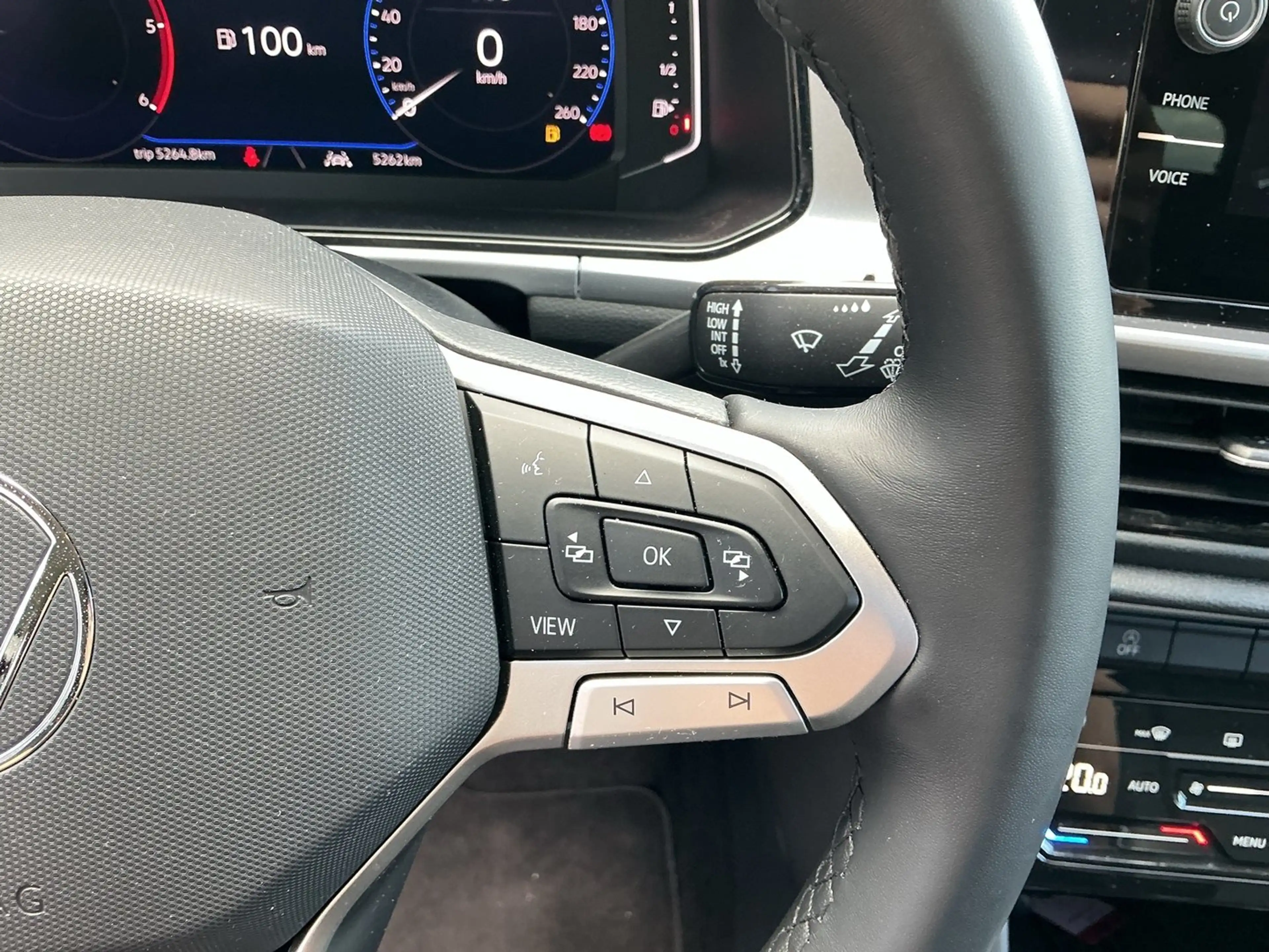 Volkswagen T-Roc Friends TDI — photo 15