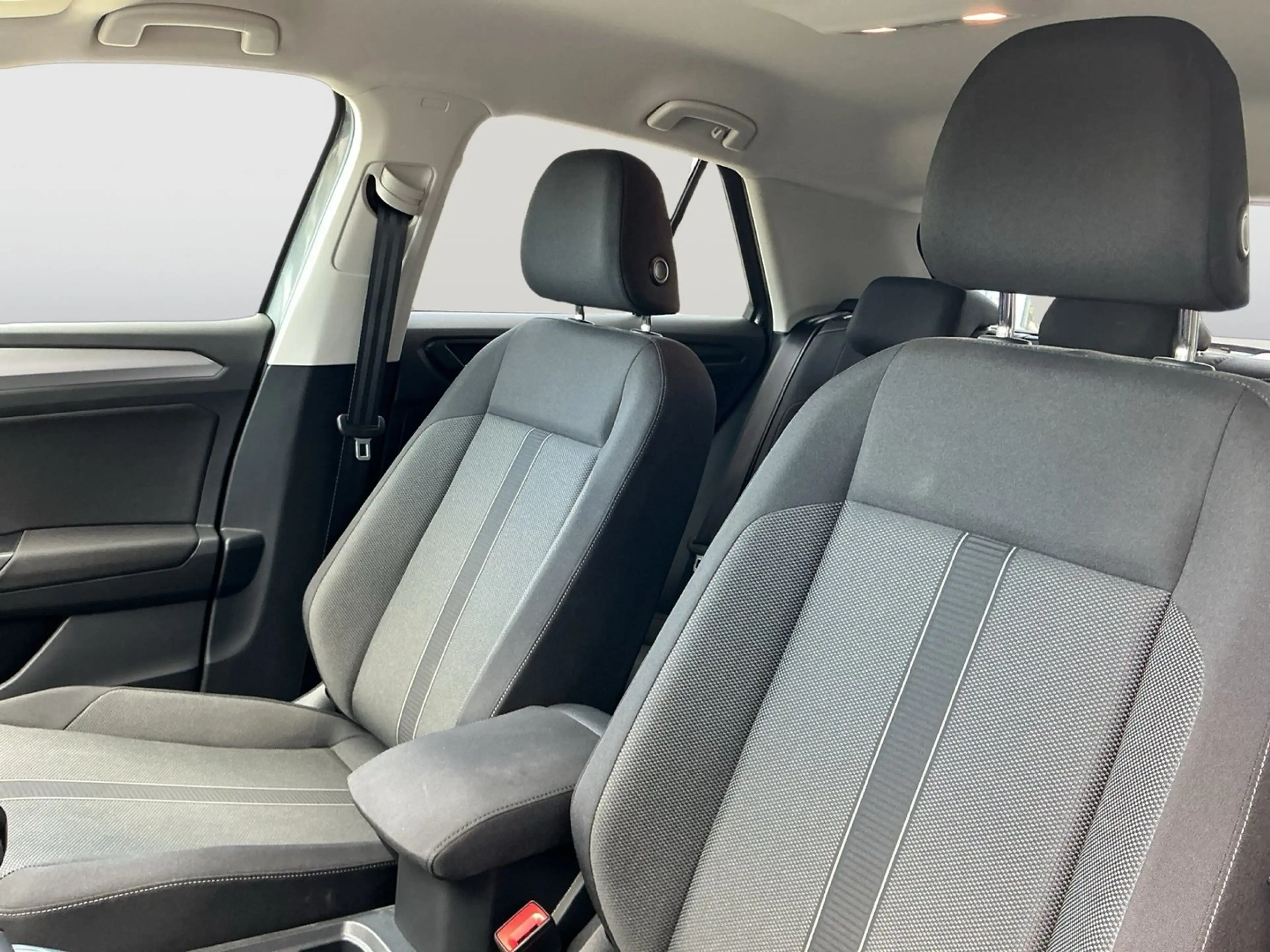 Volkswagen T-Roc Friends TDI — photo 9