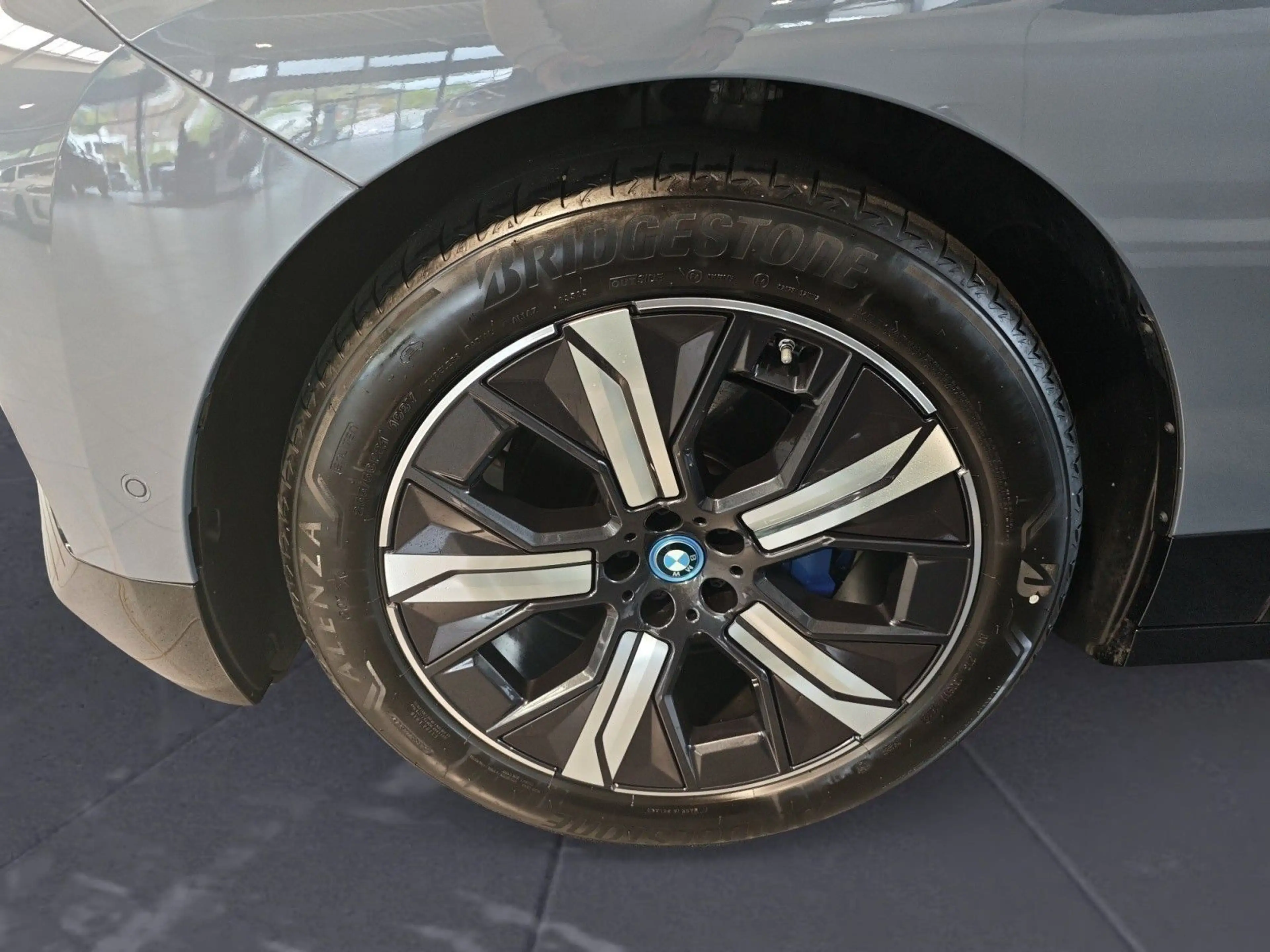 BMW iX xDrive40 SkyLounge AHK H&K — photo 9