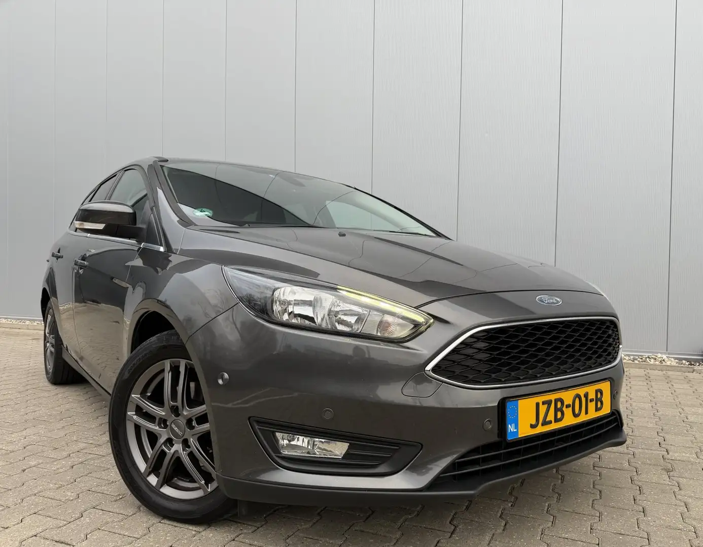Ford Focus Wagon 1.0 125PK EcoBoost Titanium Business 2018 Gris - 1
