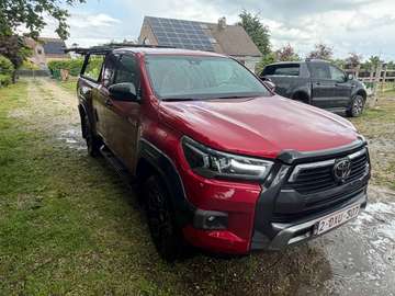 2.8 D-4D 4WD Invincible