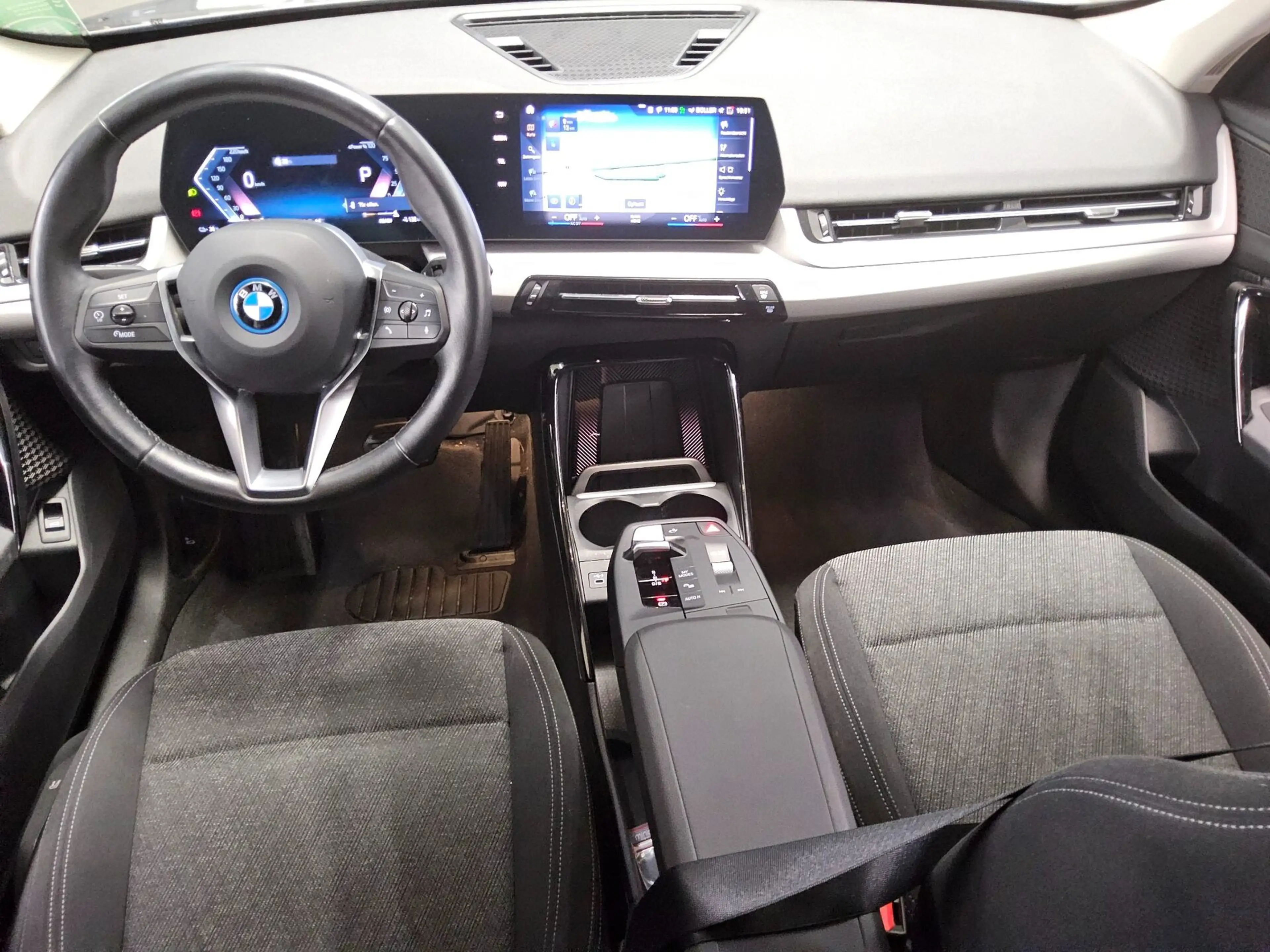 BMW iX IX1 NAVI KLIMAAUT LED RADIO MFL SHZ VC PDC KAMERA HIFI RFK Curved — photo 5