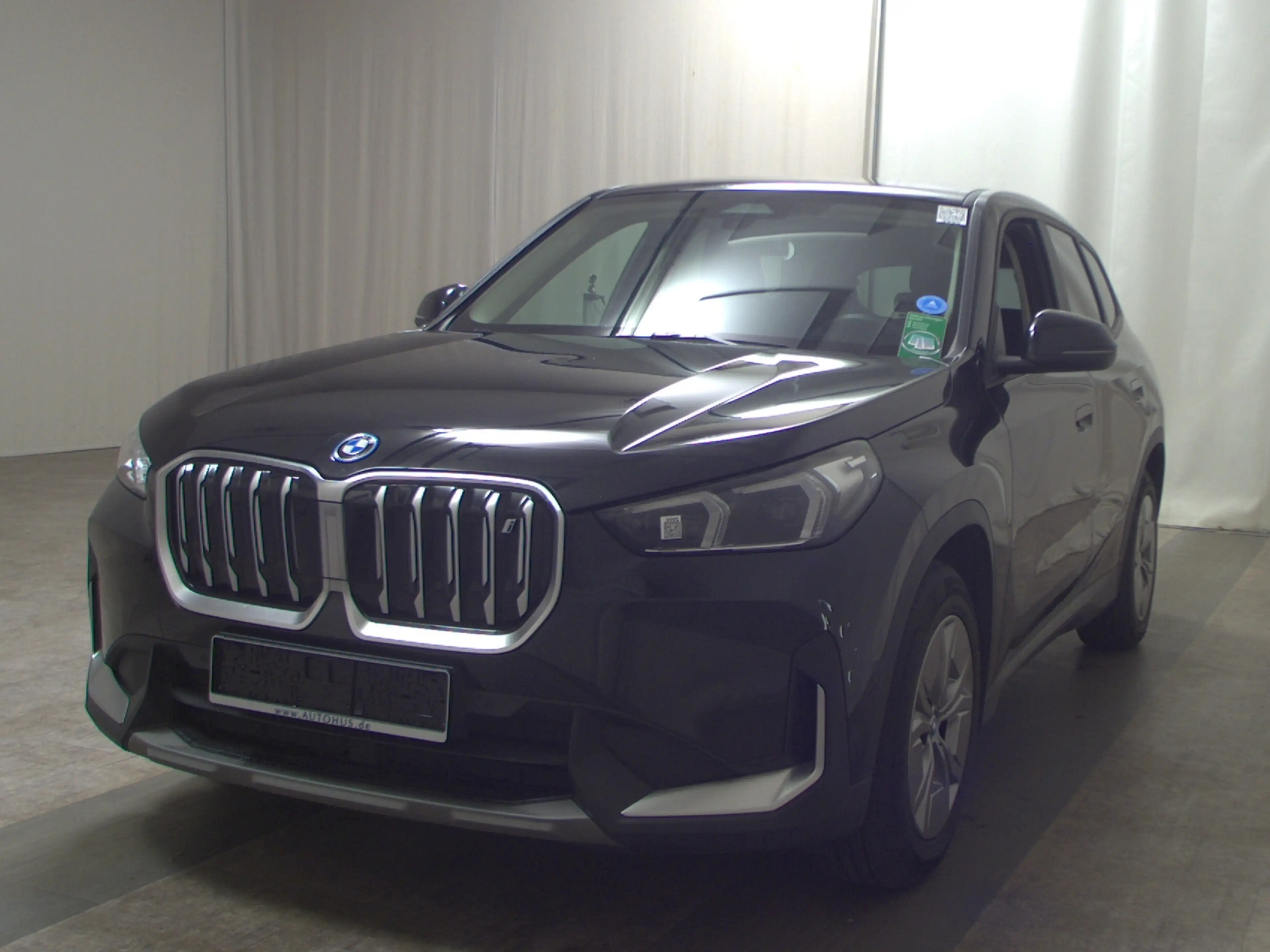 BMW iX IX1 NAVI KLIMAAUT LED RADIO MFL SHZ VC PDC KAMERA HIFI RFK Curved — photo 2