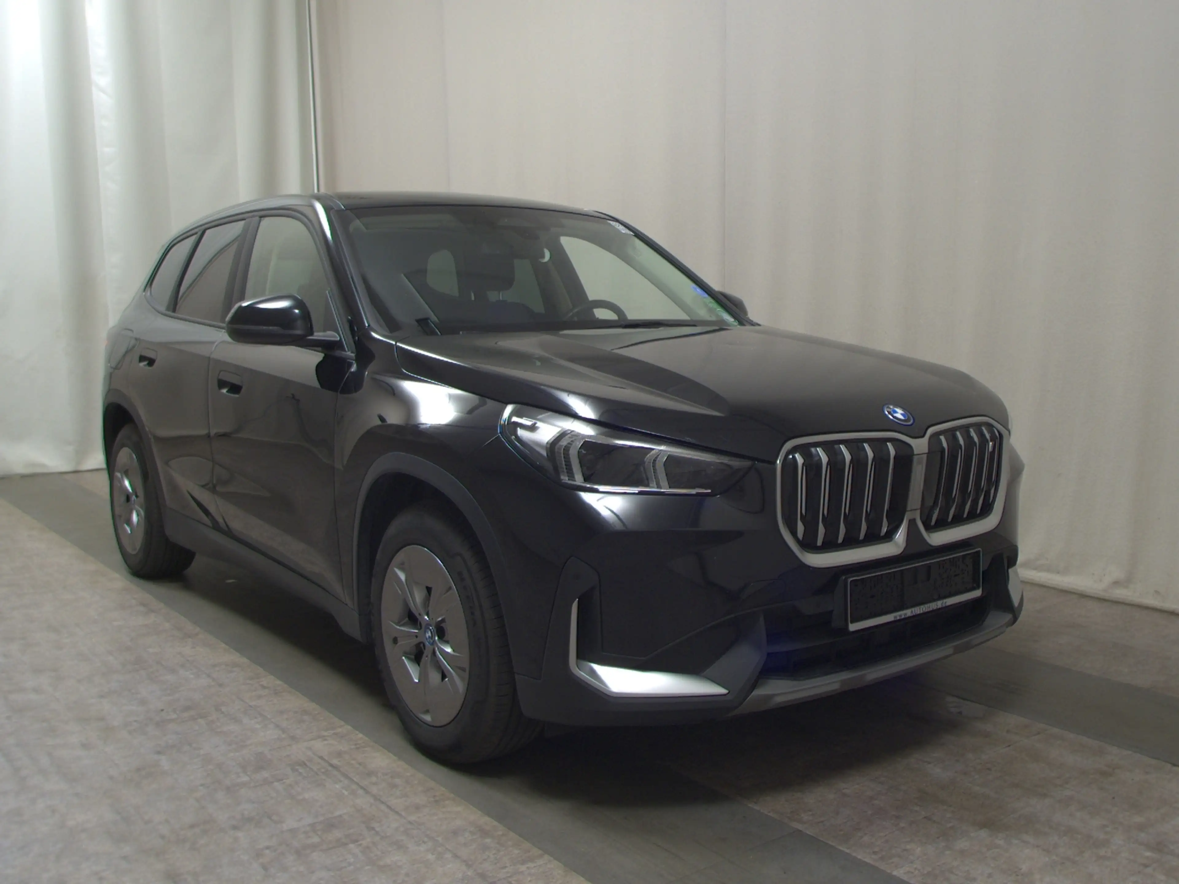 BMW iX IX1 NAVI KLIMAAUT LED RADIO MFL SHZ VC PDC KAMERA HIFI RFK Curved — photo 3