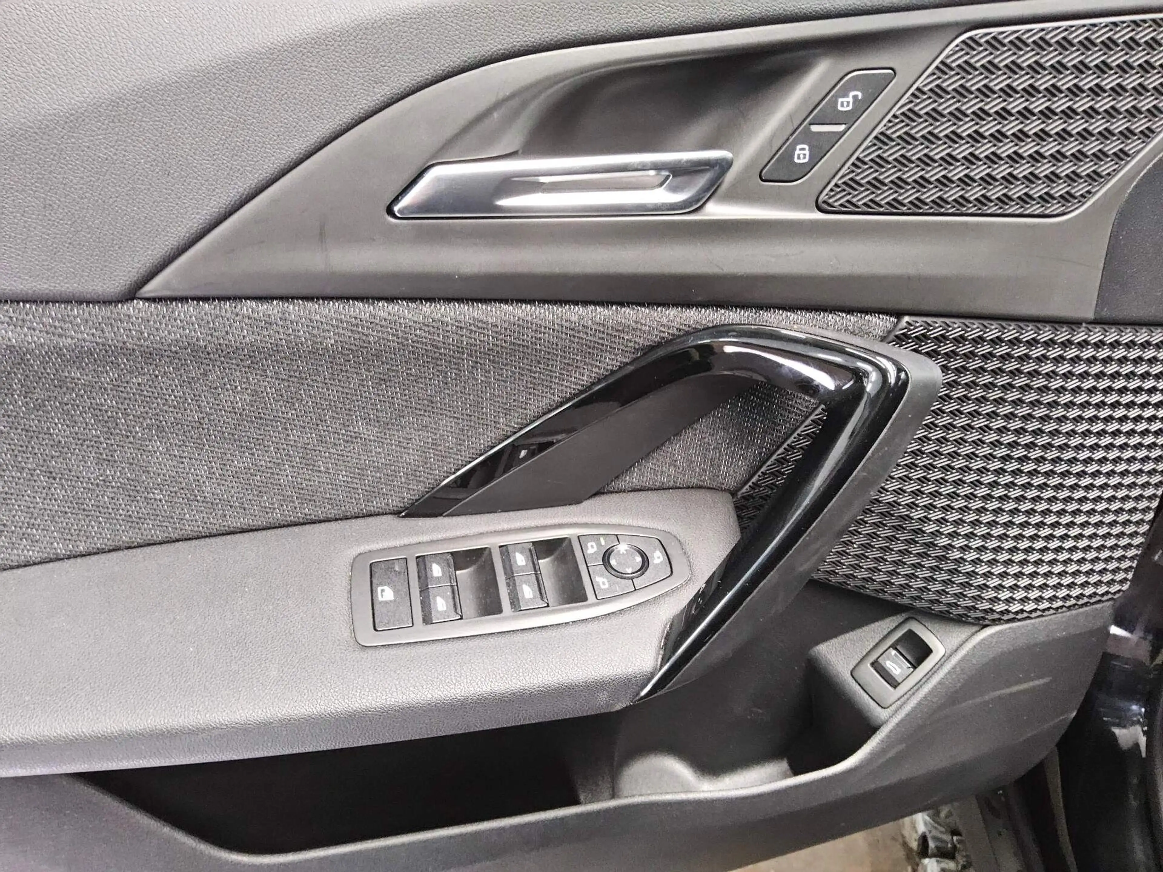 BMW iX IX1 NAVI KLIMAAUT LED RADIO MFL SHZ VC PDC KAMERA HIFI RFK Curved — photo 10