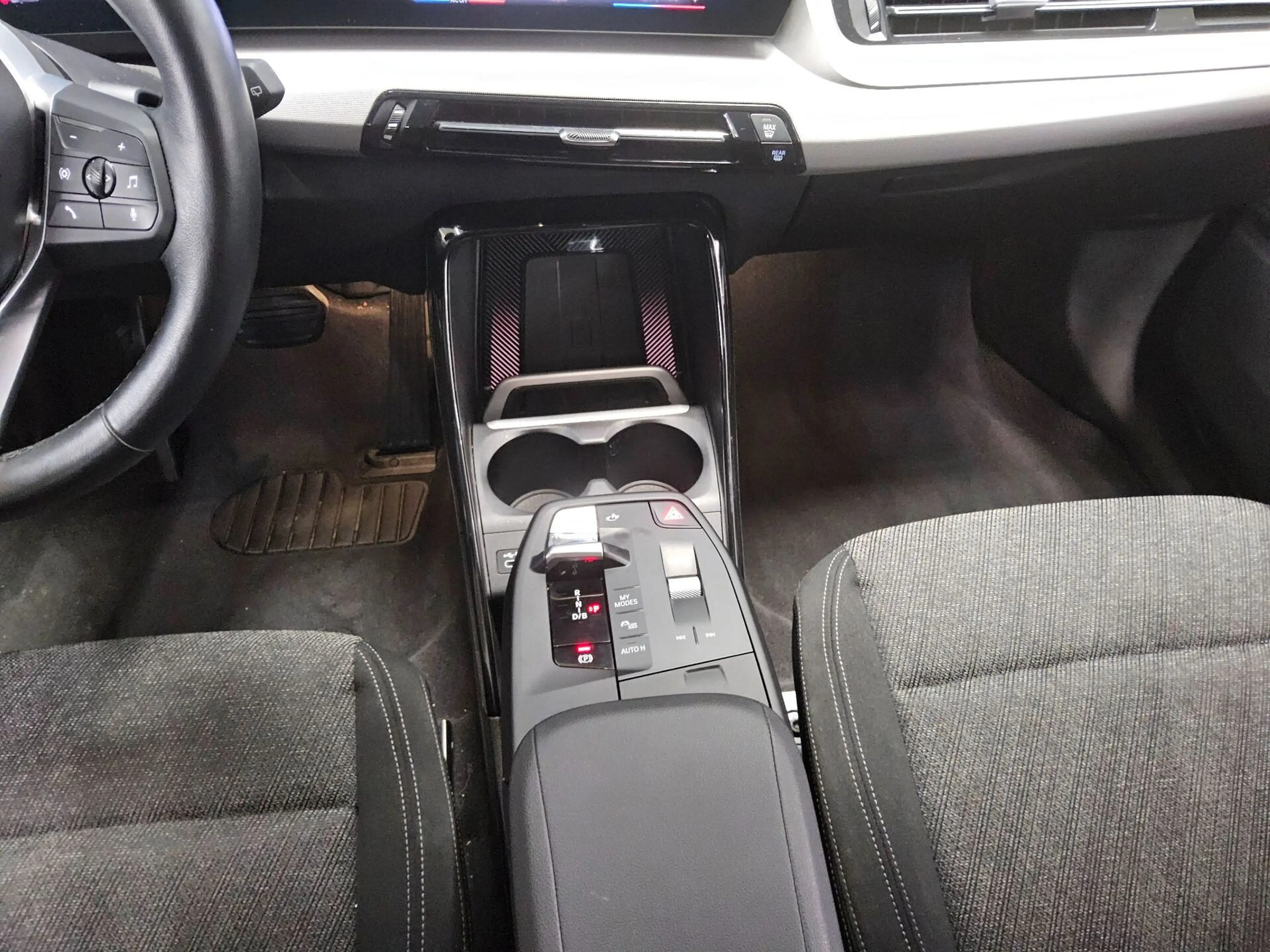 BMW iX IX1 NAVI KLIMAAUT LED RADIO MFL SHZ VC PDC KAMERA HIFI RFK Curved — photo 6