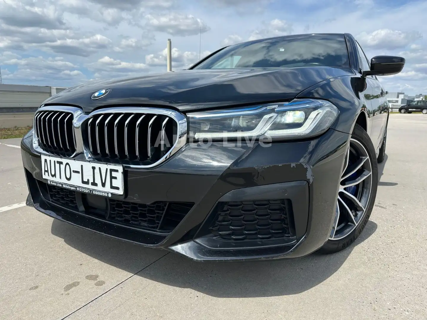 BMW 540 i xDrive SAG*M PAKET*LASER*DISPLAY*GSHD*LEDER Black - 1