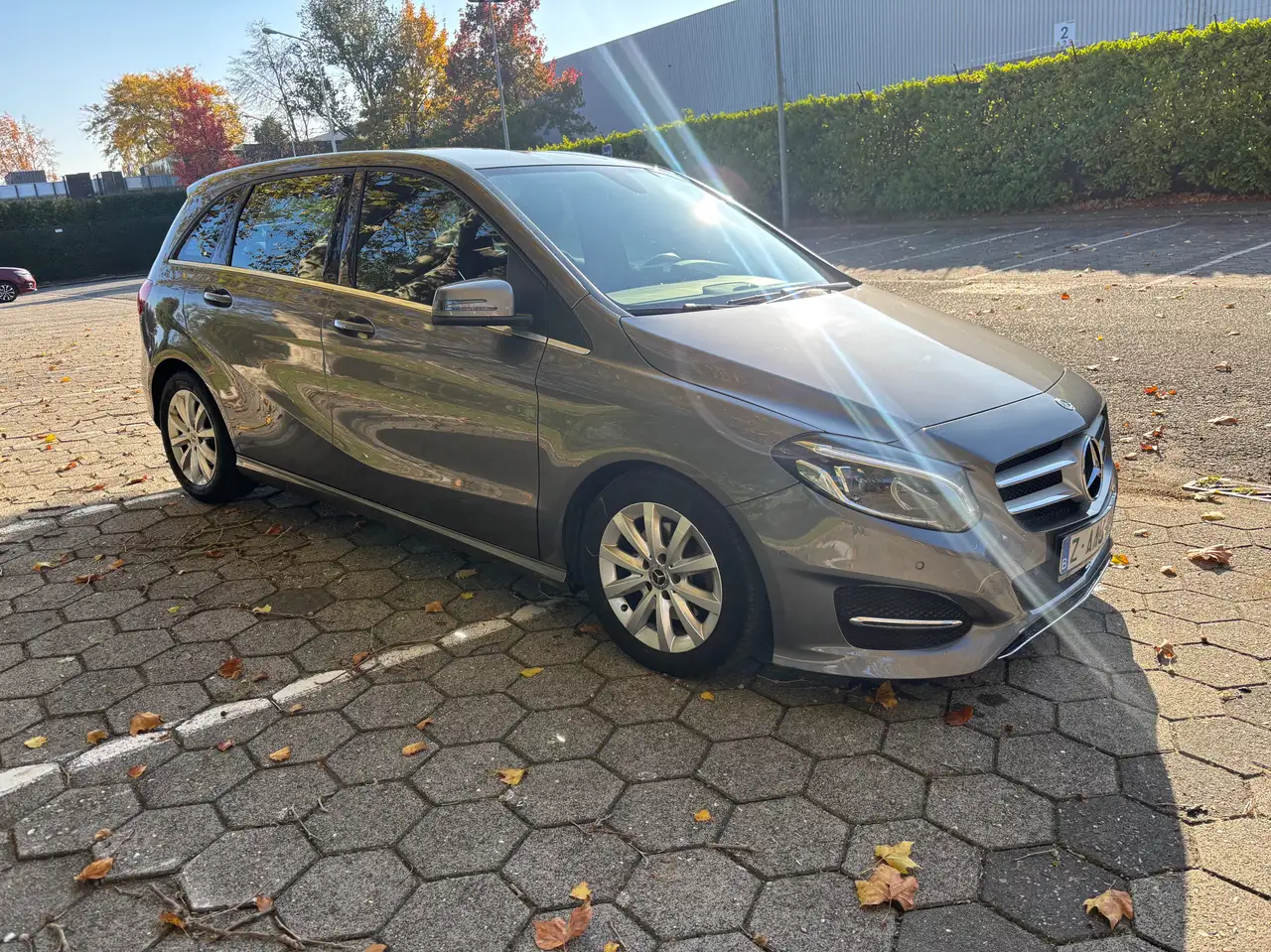Mercedes-Benz B 180