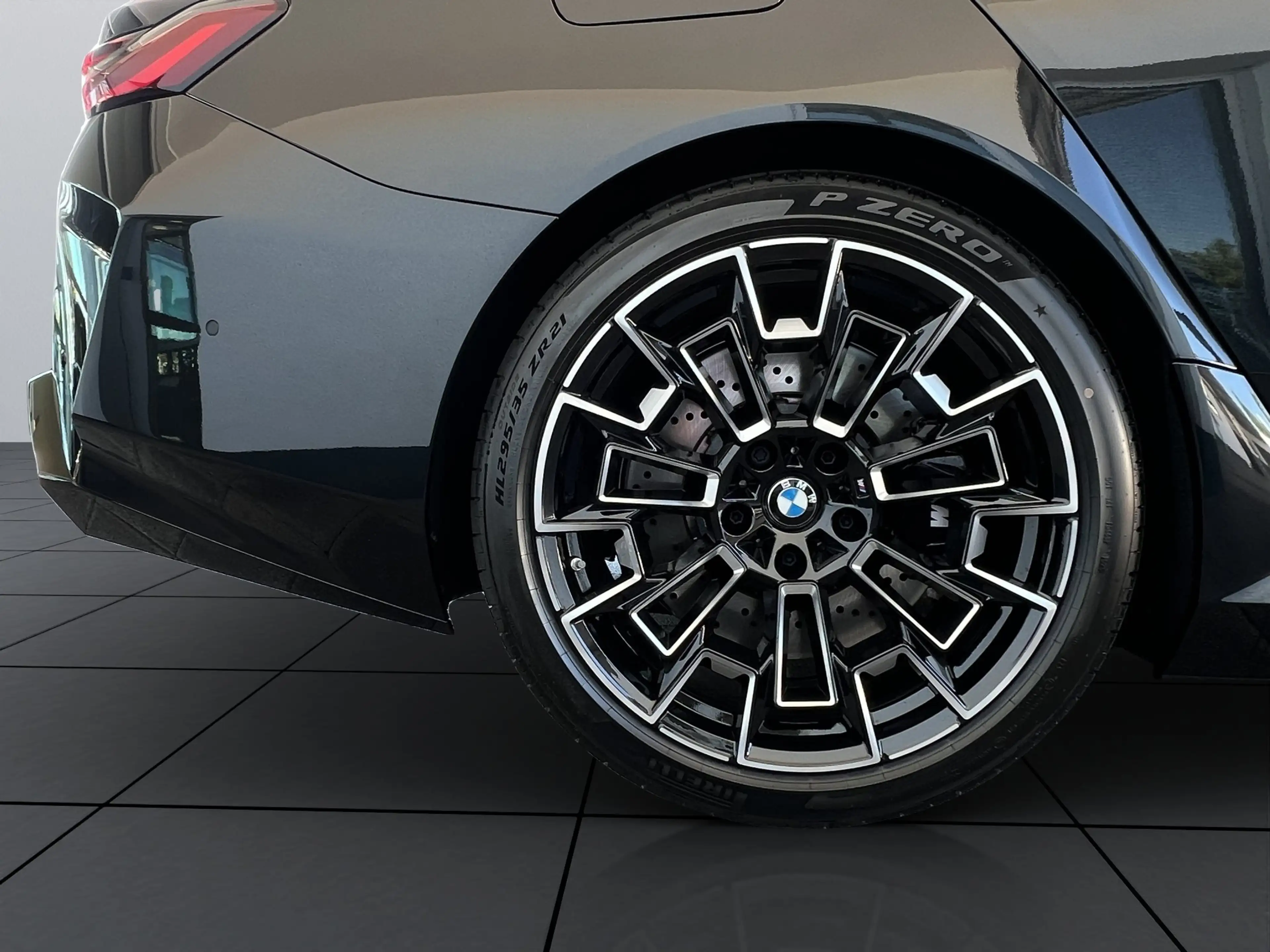 BMW M5 Touring M-DriversP. ACC 360° Pano Sitzbelüft — photo 5