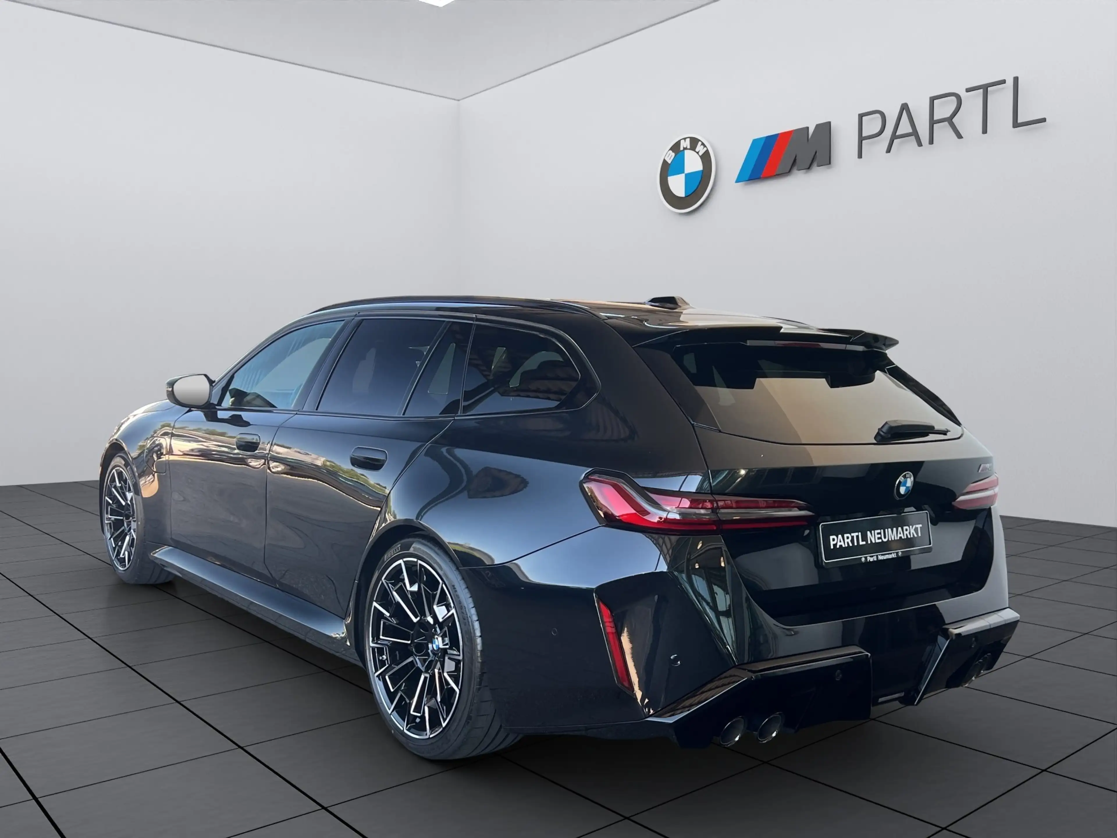 BMW M5 Touring M-DriversP. ACC 360° Pano Sitzbelüft — photo 3