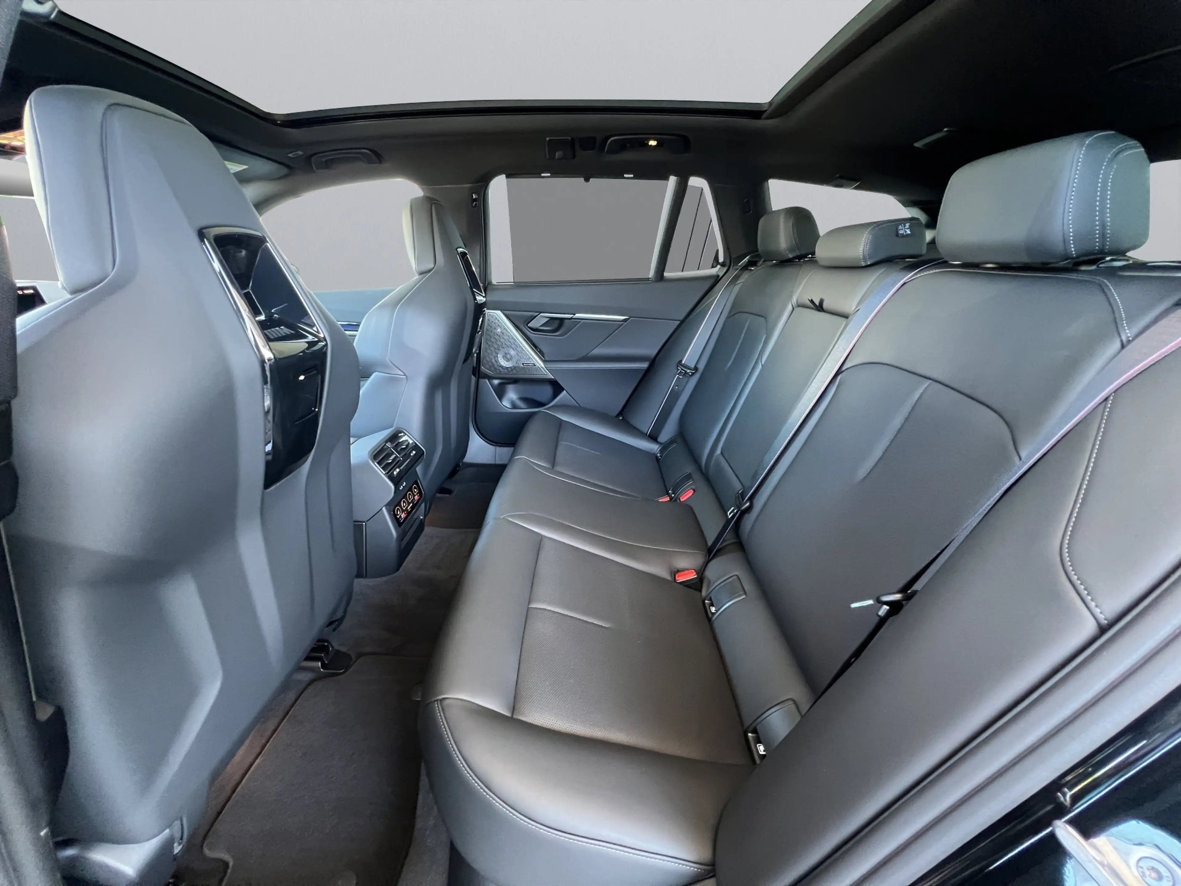 BMW M5 Touring M-DriversP. ACC 360° Pano Sitzbelüft — photo 7