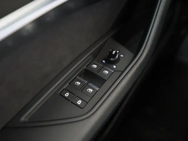 Audi E-Tron view 22