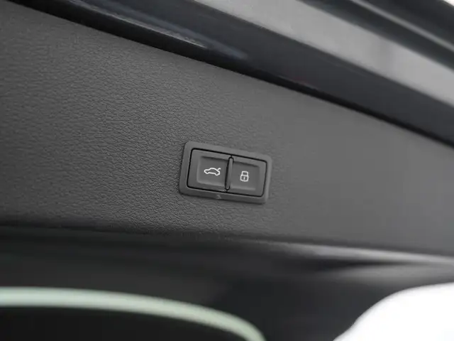 Audi E-Tron view 30