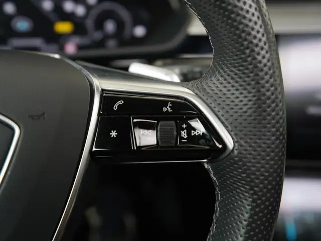 Audi E-Tron view 10