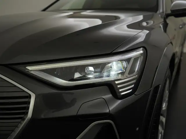 Audi E-Tron view 23