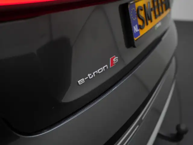 Audi E-Tron view 28