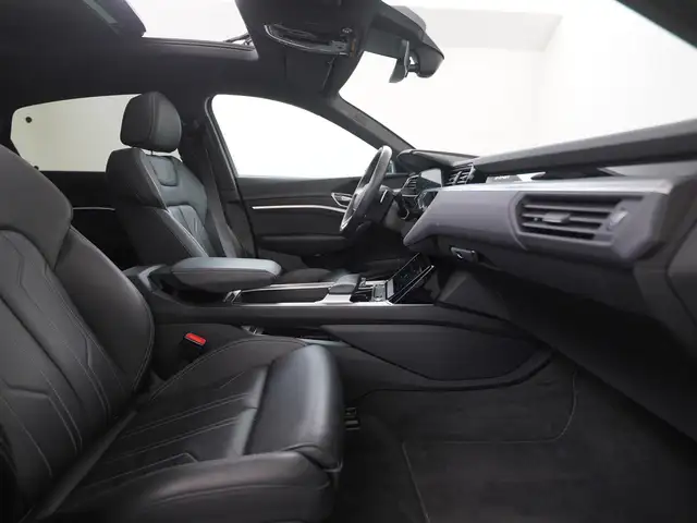 Audi E-Tron view 3
