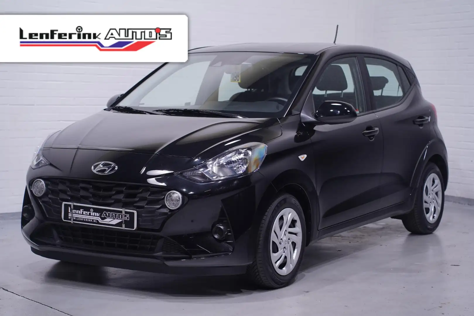 Hyundai i10 1.0 Select Stuur- en stoelverwarming PDC Zwart - 1