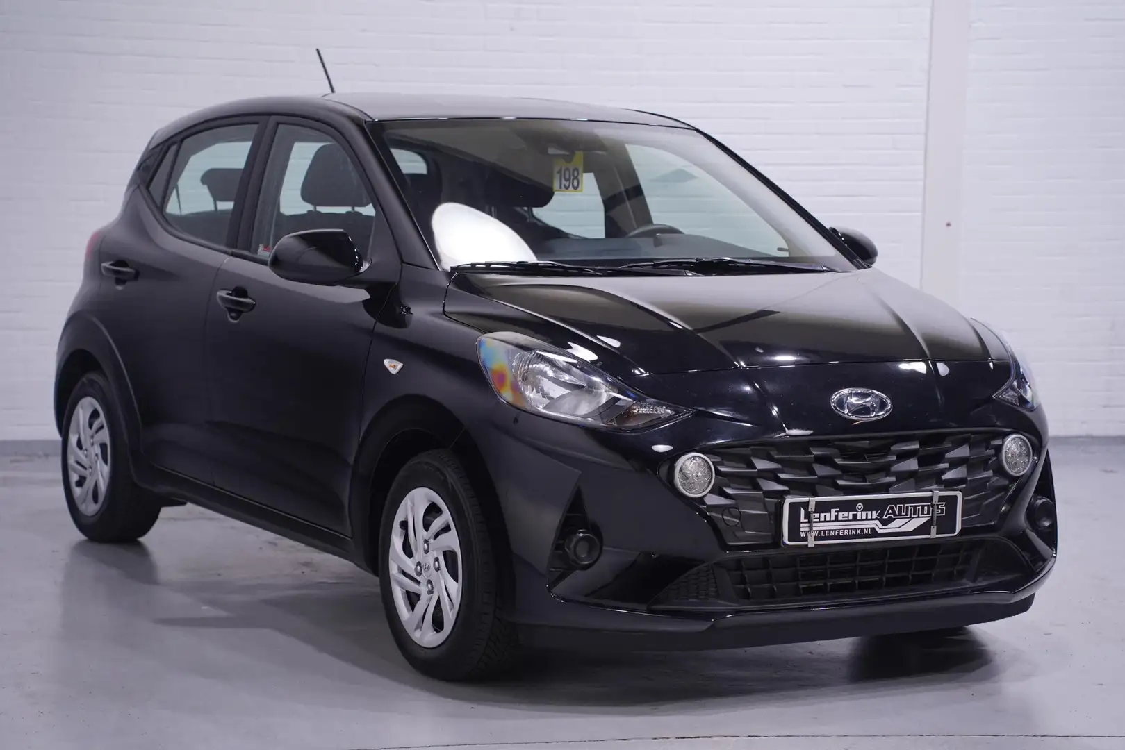 Hyundai i10 1.0 Select Stuur- en stoelverwarming PDC Zwart - 2