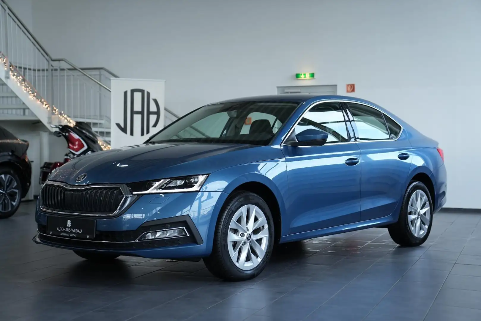 Skoda Octavia First Edition *AUTOMATIK*LED*NAV*MEMORY*STANDHEIZU Blau - 2