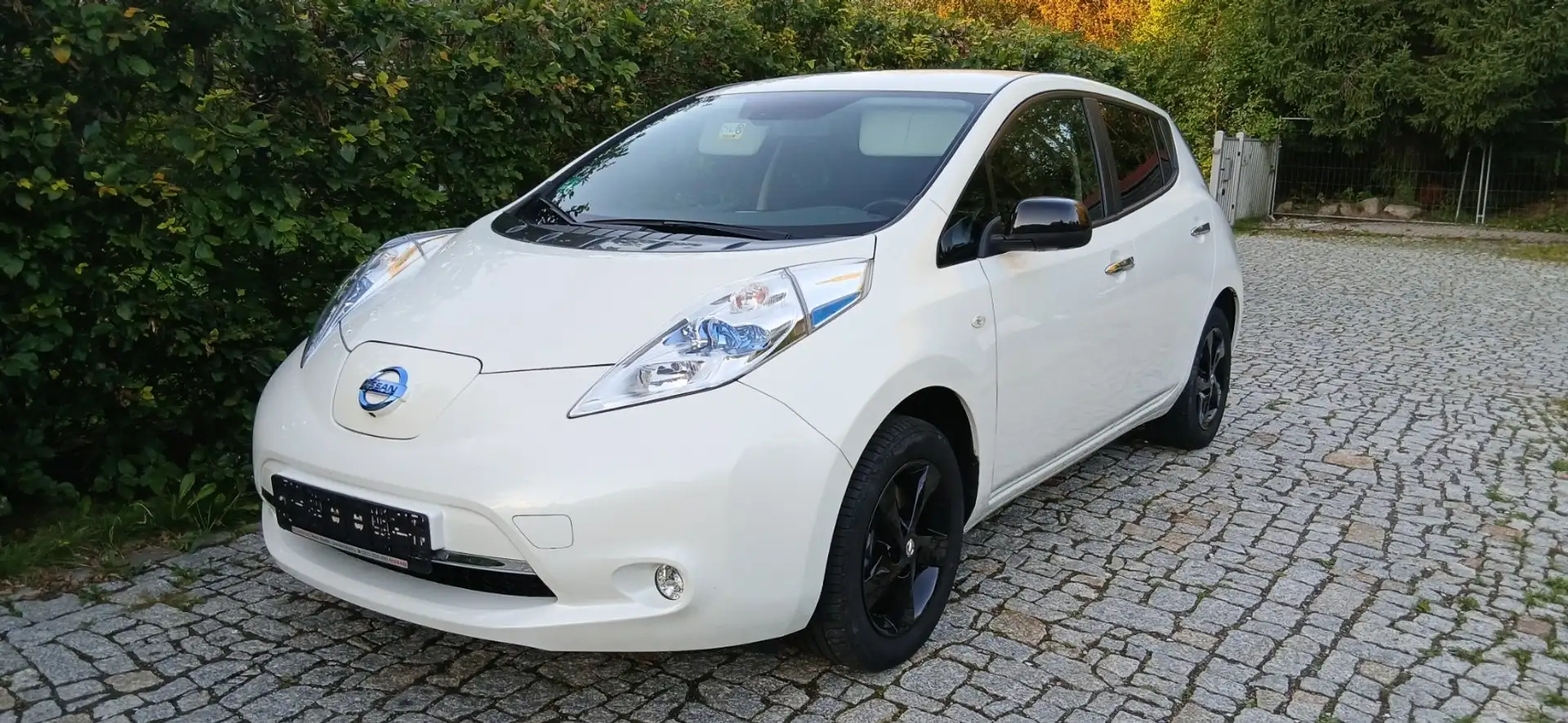 Nissan Leaf Black Edition Mwst ausweisbar Netto 5714,00 eur Weiß - 1