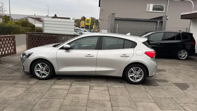Ford Focus Auto NAVI SPURHT LED TEMP SITZH PDC