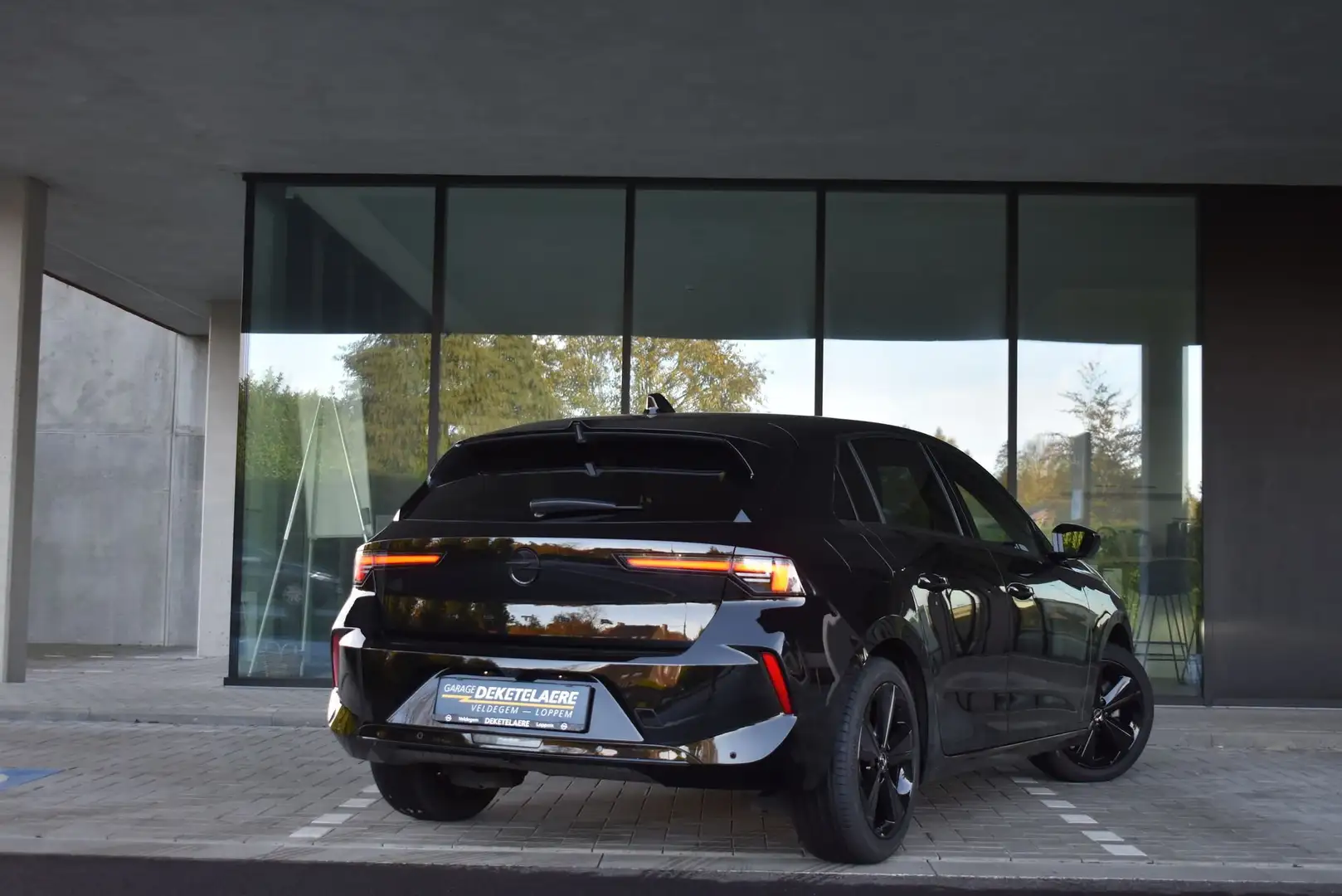 Opel Astra 1.2Turbo GS Line *Navi*Camera*Zetel/Stuurverwarmi Zwart - 2