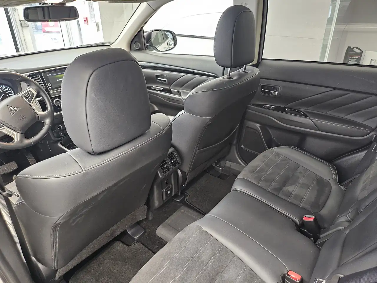 Mitsubishi Outlander снимка Mitsubishi Outlander