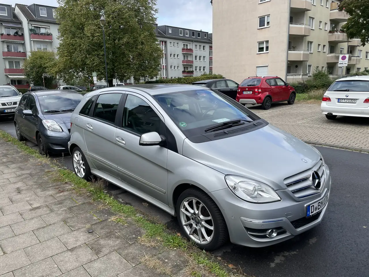 Mercedes-Benz B 180 Autotronic | Bremsen und Service Neu — photo 1 of 12