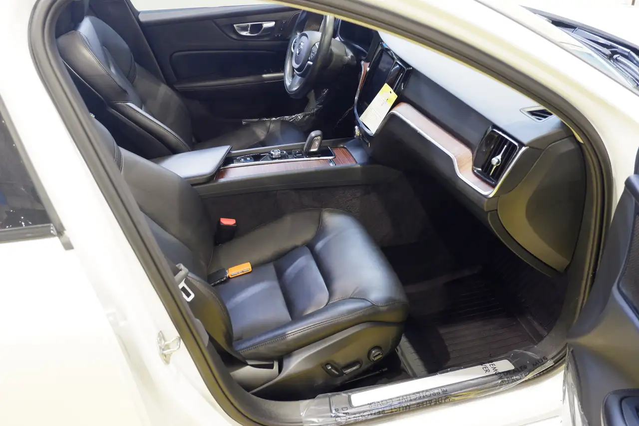 Volvo S60 снимка Volvo S60