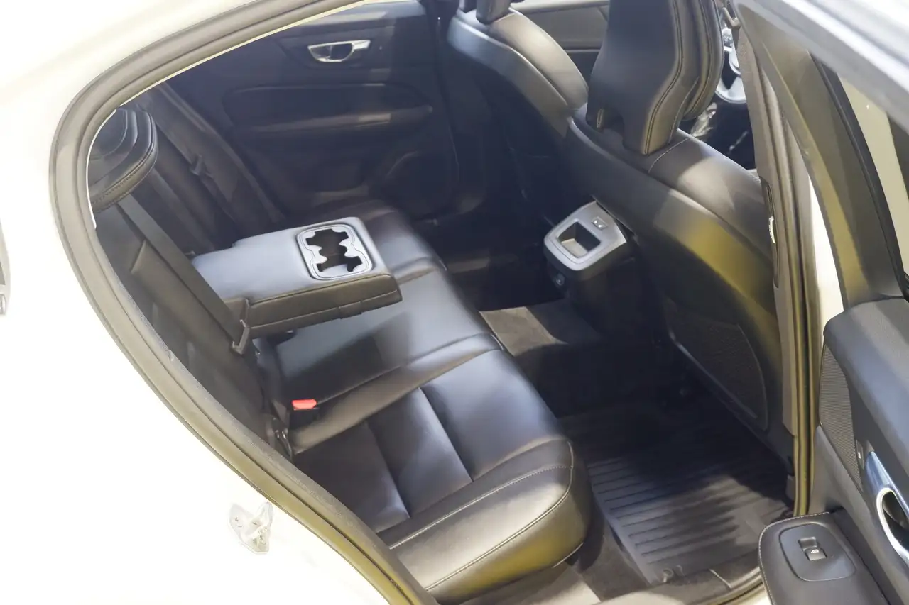 Volvo S60 снимка Volvo S60