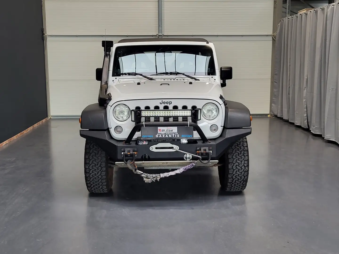 Jeep Wrangler Unlimited 2.8CRD Sport *Umbau* Білий - 2