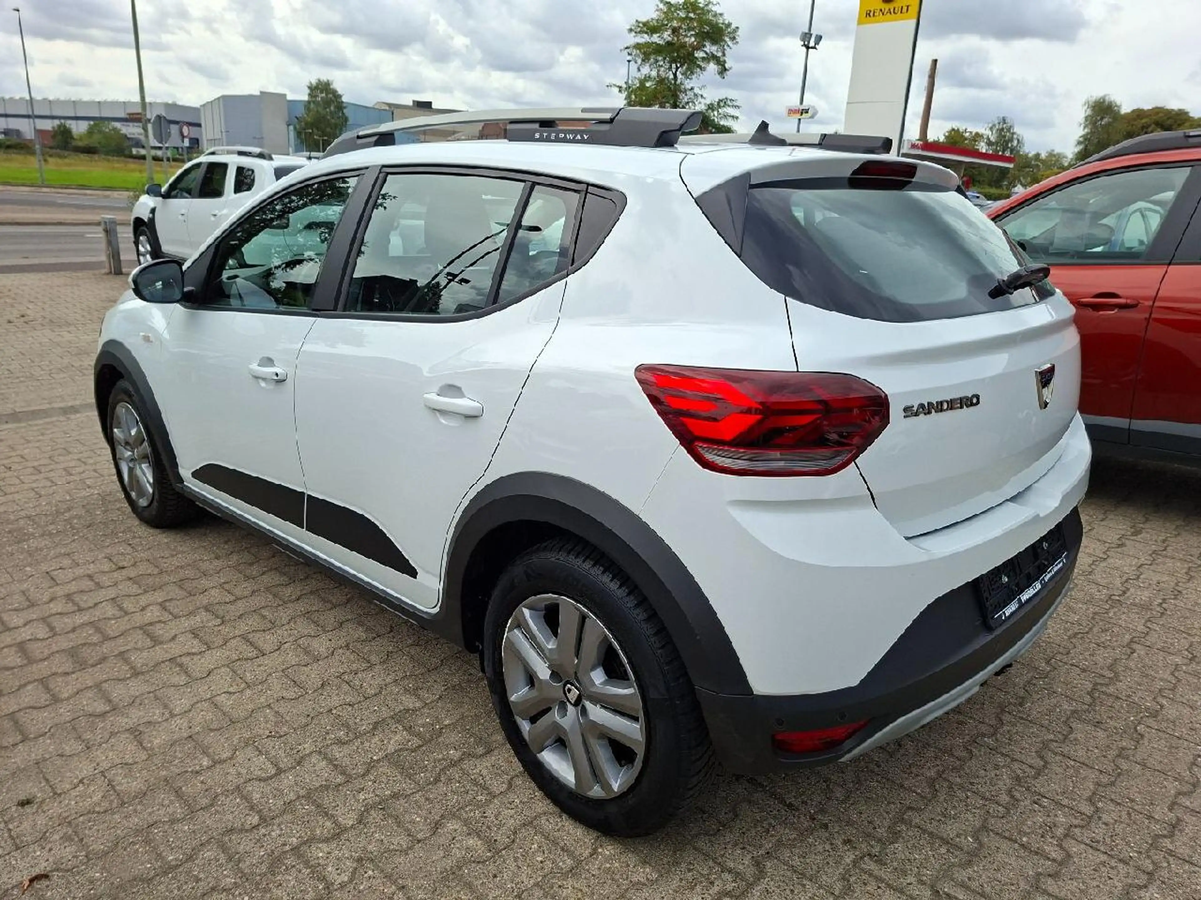 Dacia Sandero Stepway Comfort*1.Hd*AppleCar*DAB*LED*Navi*Klima — photo 4