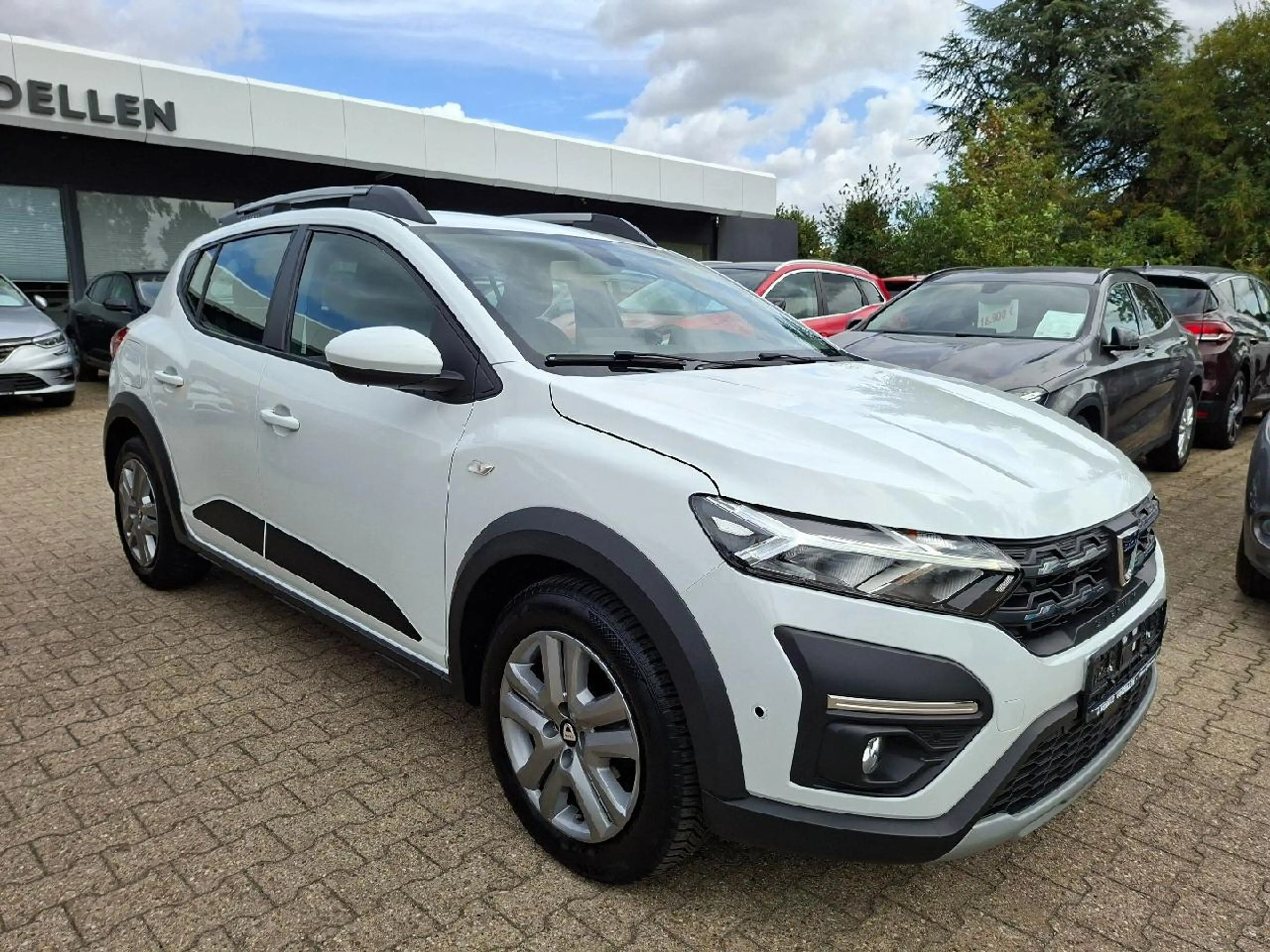 Dacia Sandero Stepway Comfort*1.Hd*AppleCar*DAB*LED*Navi*Klima — photo 2