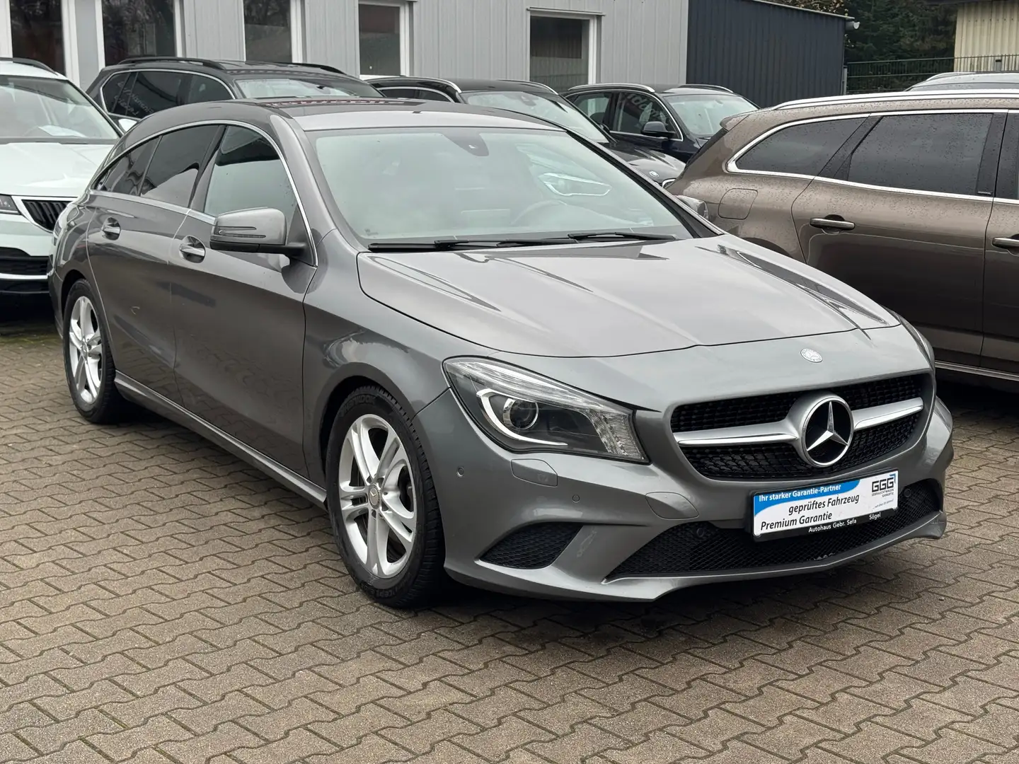 Mercedes-Benz CLA 220 CDI Automatik / Memory Sitze / Rückfahrkamera / Grau - 2