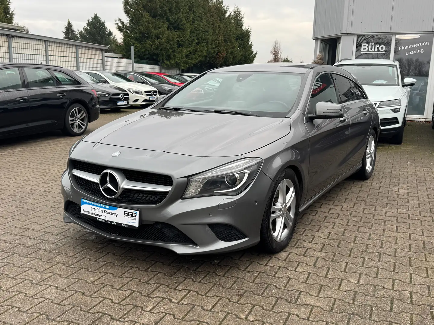 Mercedes-Benz CLA 220 CDI Automatik / Memory Sitze / Rückfahrkamera / Grau - 1