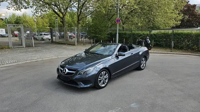 Mercedes-Benz E 250 Cabrio MB Scheckh. Airscarf Leder LED Auto