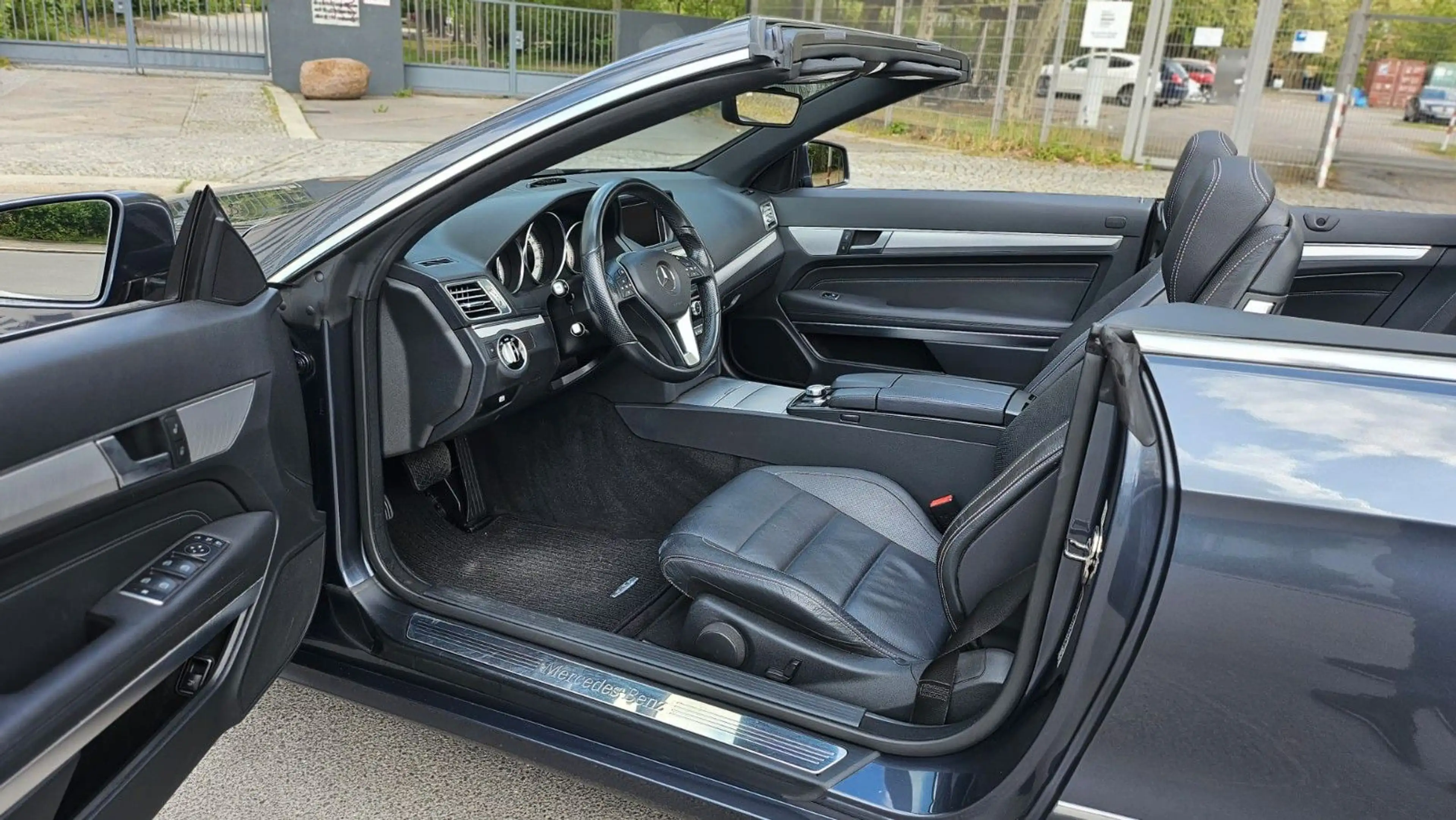 Mercedes-Benz E 250 Cabrio MB Scheckh. Airscarf Leder LED Auto — photo 17