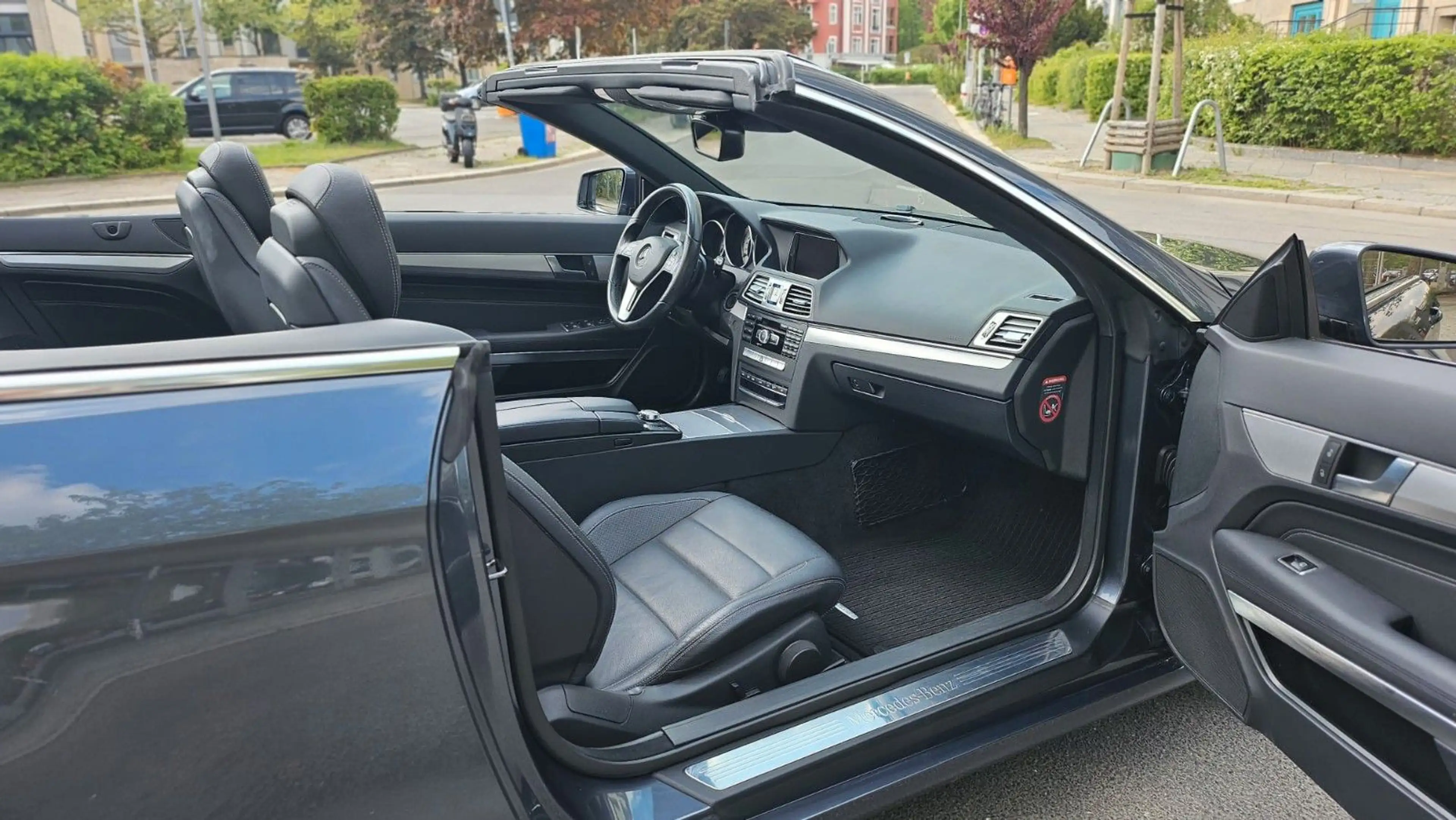 Mercedes-Benz E 250 Cabrio MB Scheckh. Airscarf Leder LED Auto — photo 8