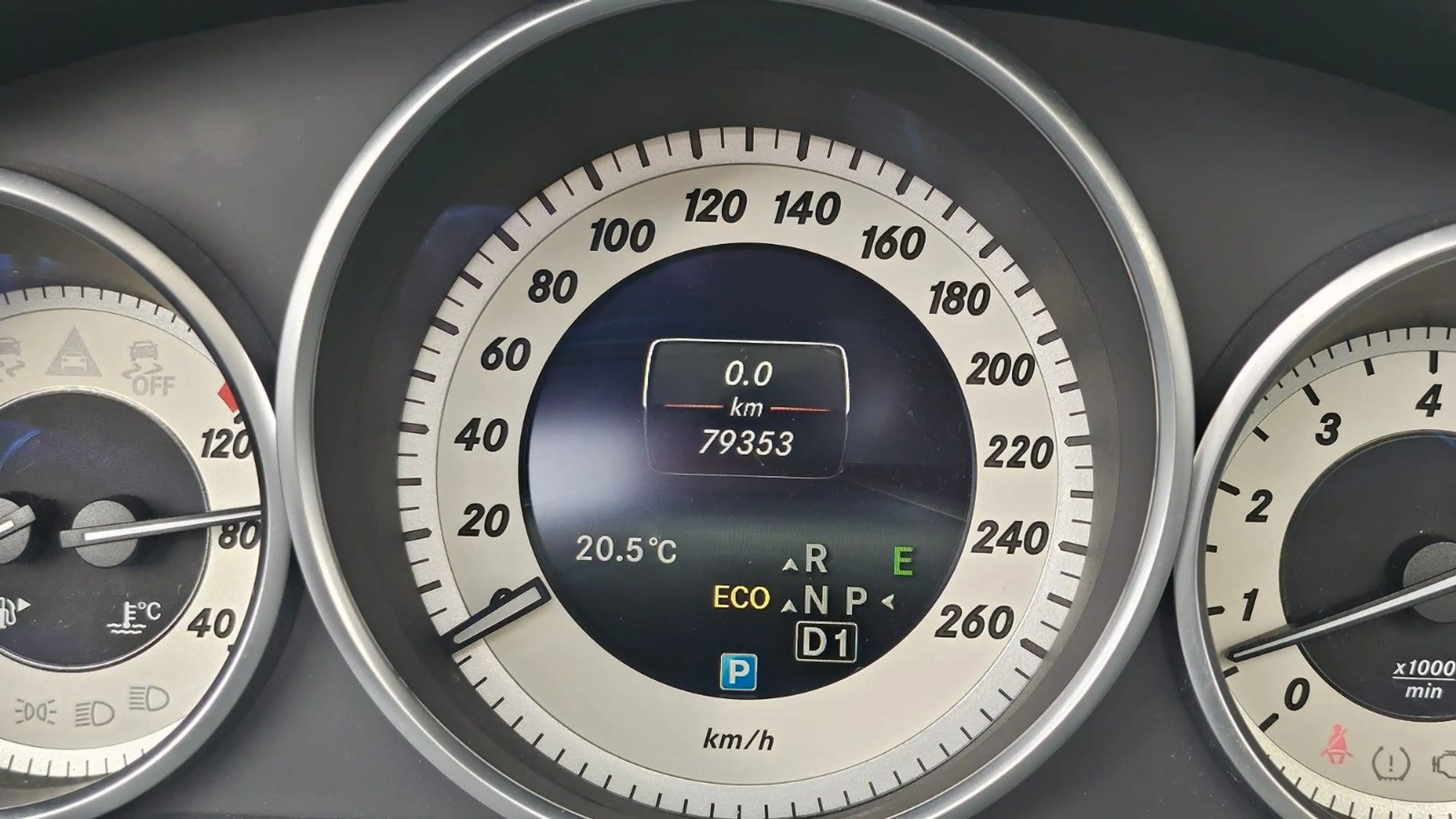 Mercedes-Benz E 250 Cabrio MB Scheckh. Airscarf Leder LED Auto — photo 15