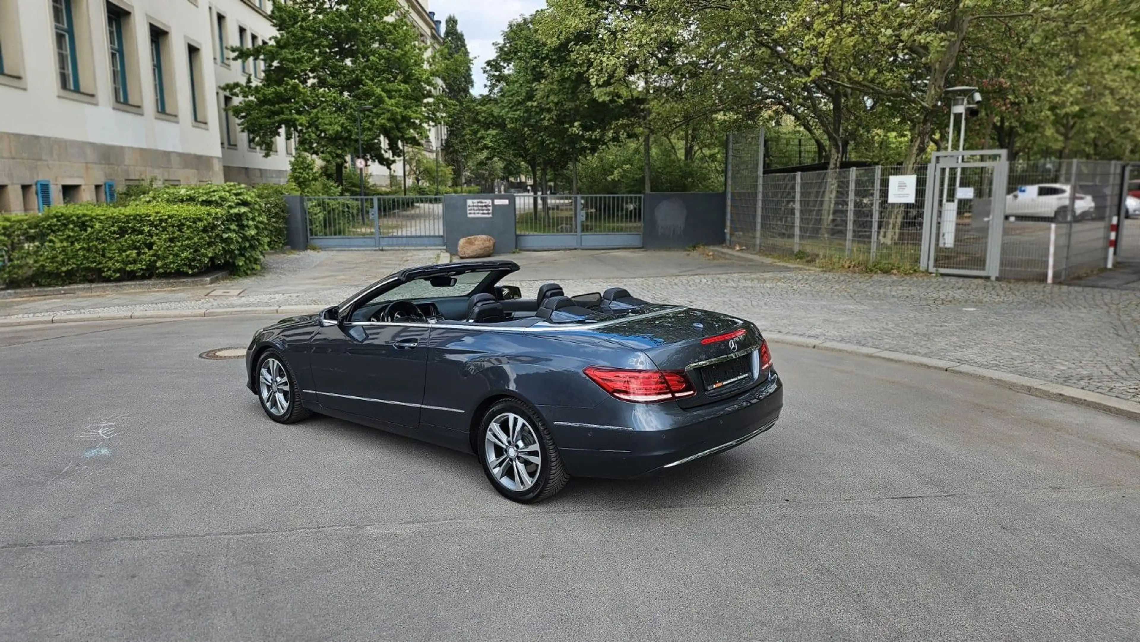 Mercedes-Benz E 250 Cabrio MB Scheckh. Airscarf Leder LED Auto — photo 3