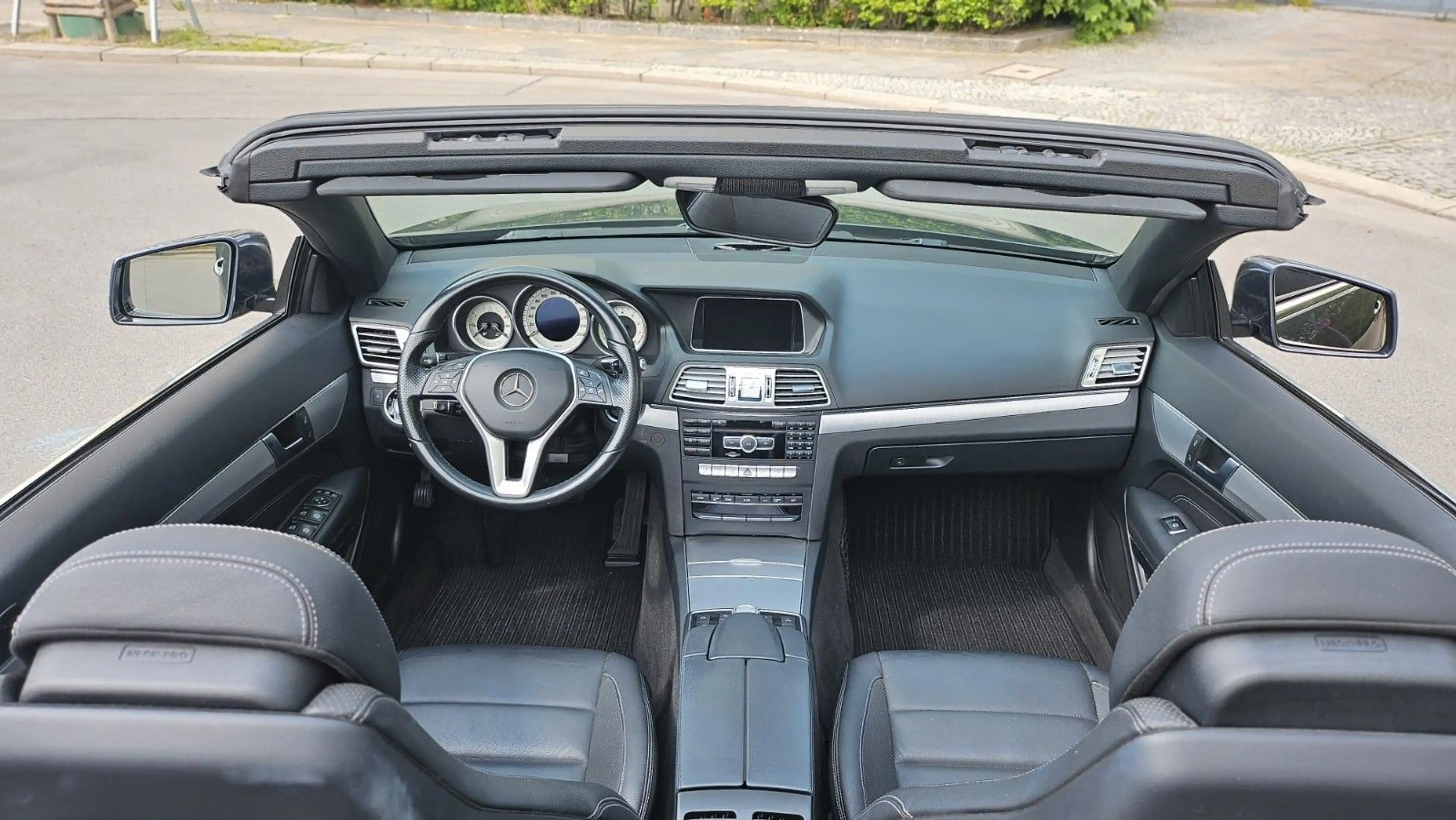Mercedes-Benz E 250 Cabrio MB Scheckh. Airscarf Leder LED Auto — photo 9