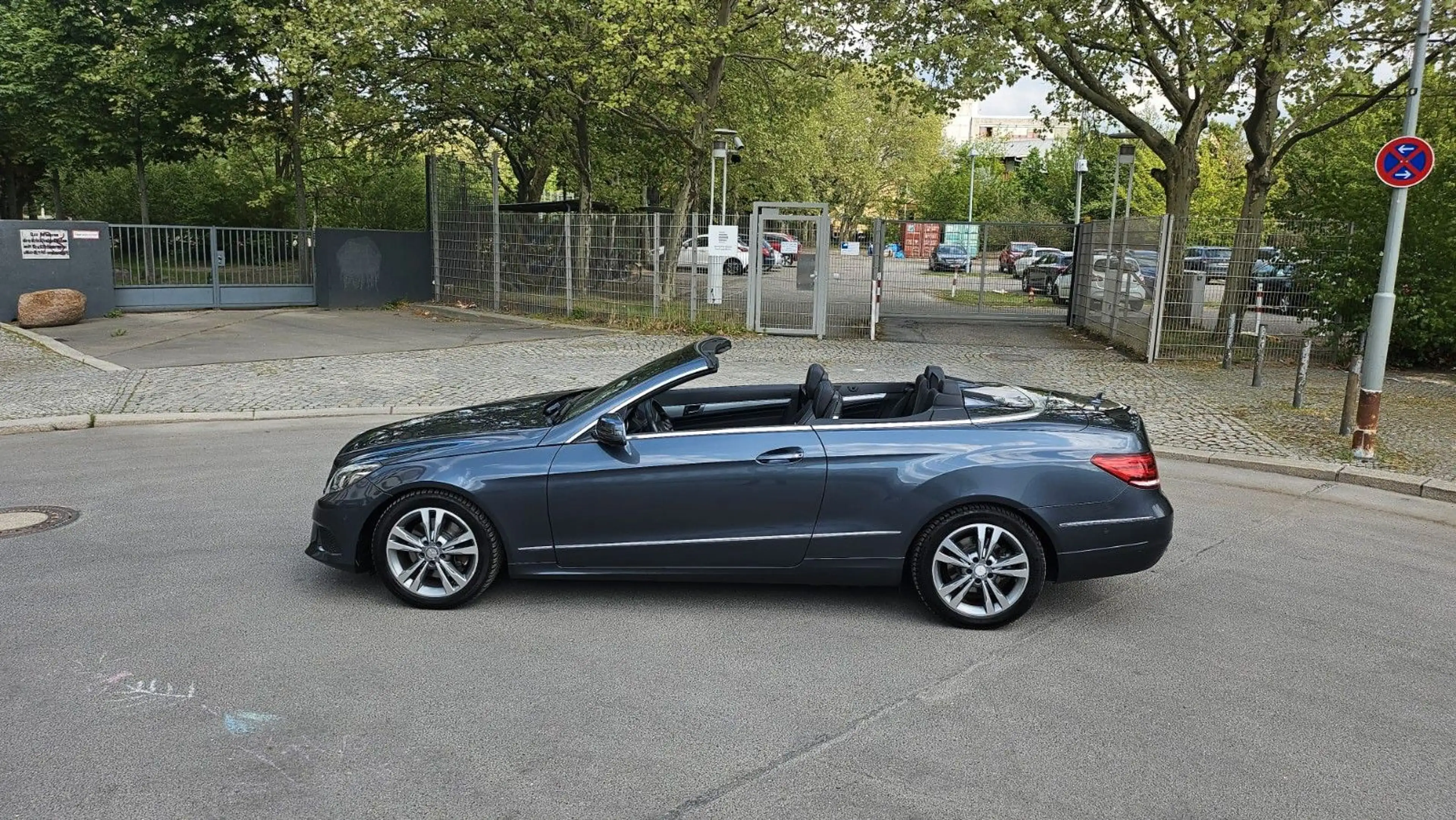 Mercedes-Benz E 250 Cabrio MB Scheckh. Airscarf Leder LED Auto — photo 2