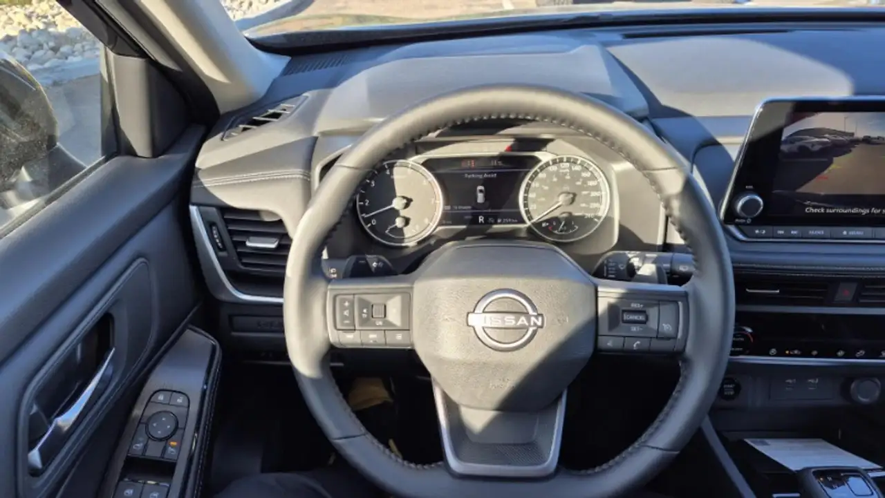 Nissan Rogue снимка Nissan Rogue