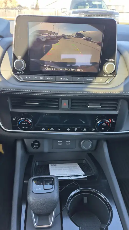 Nissan Rogue снимка Nissan Rogue