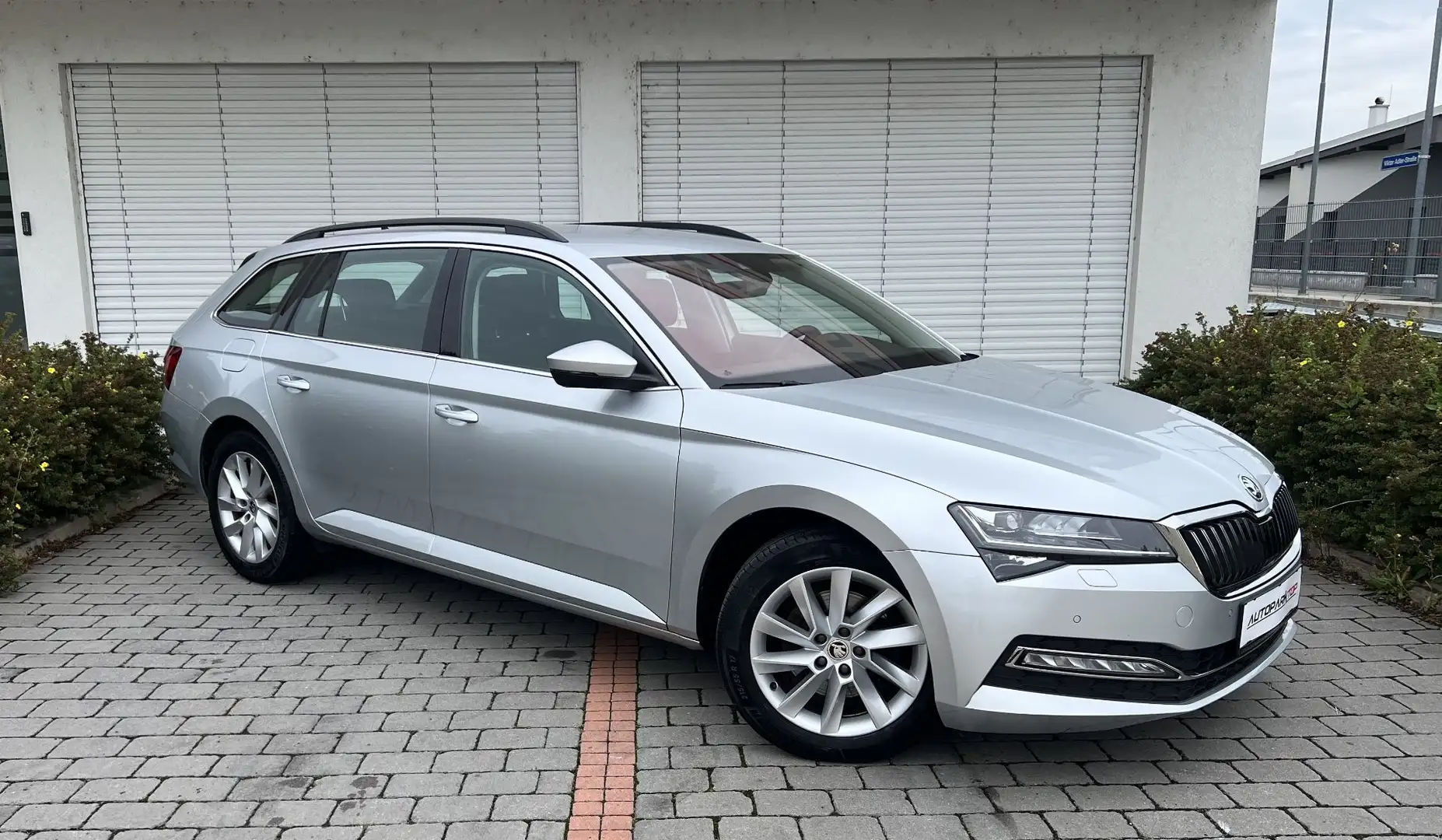 Skoda Superb Combi 2,0 TDI Style DSG Grau - 2