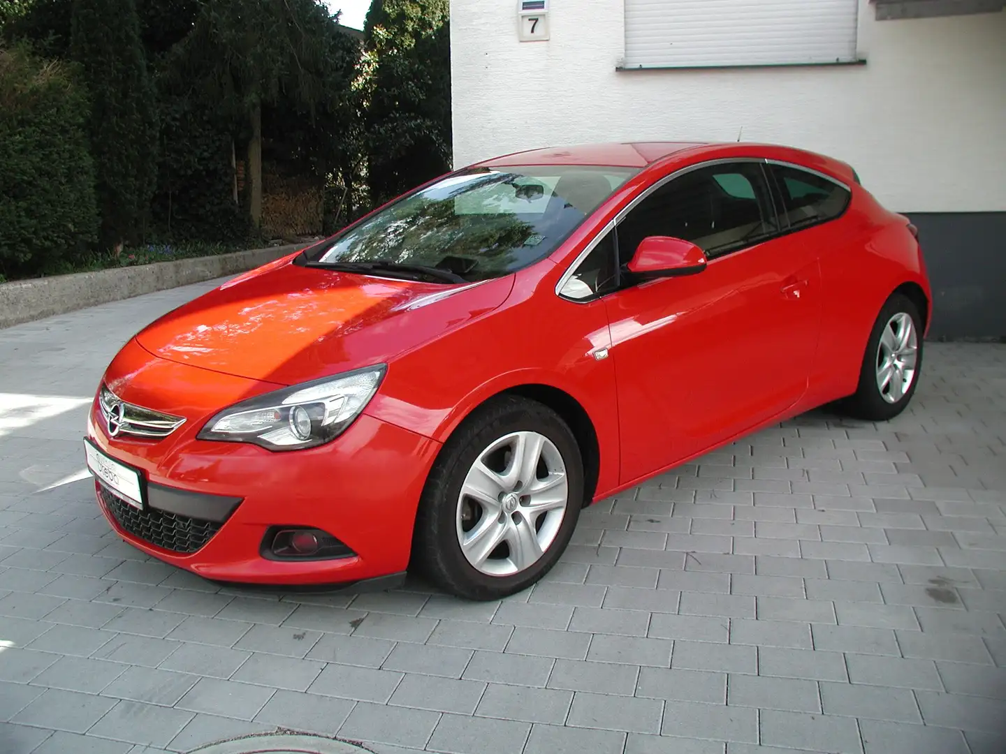 Opel Astra Astra GTC Fließheck 3-Türer GTC 1.4 Turbo Červená - 1